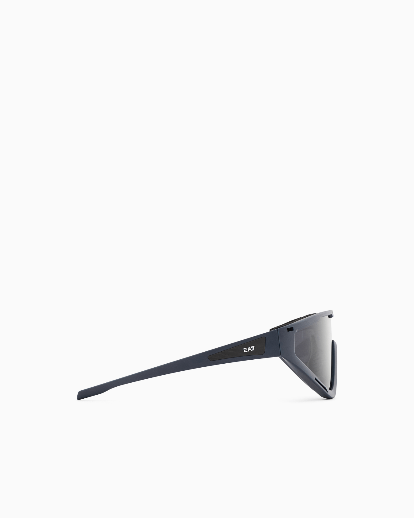 Unisex sunglasses in an asymmetrical shape Slide 2