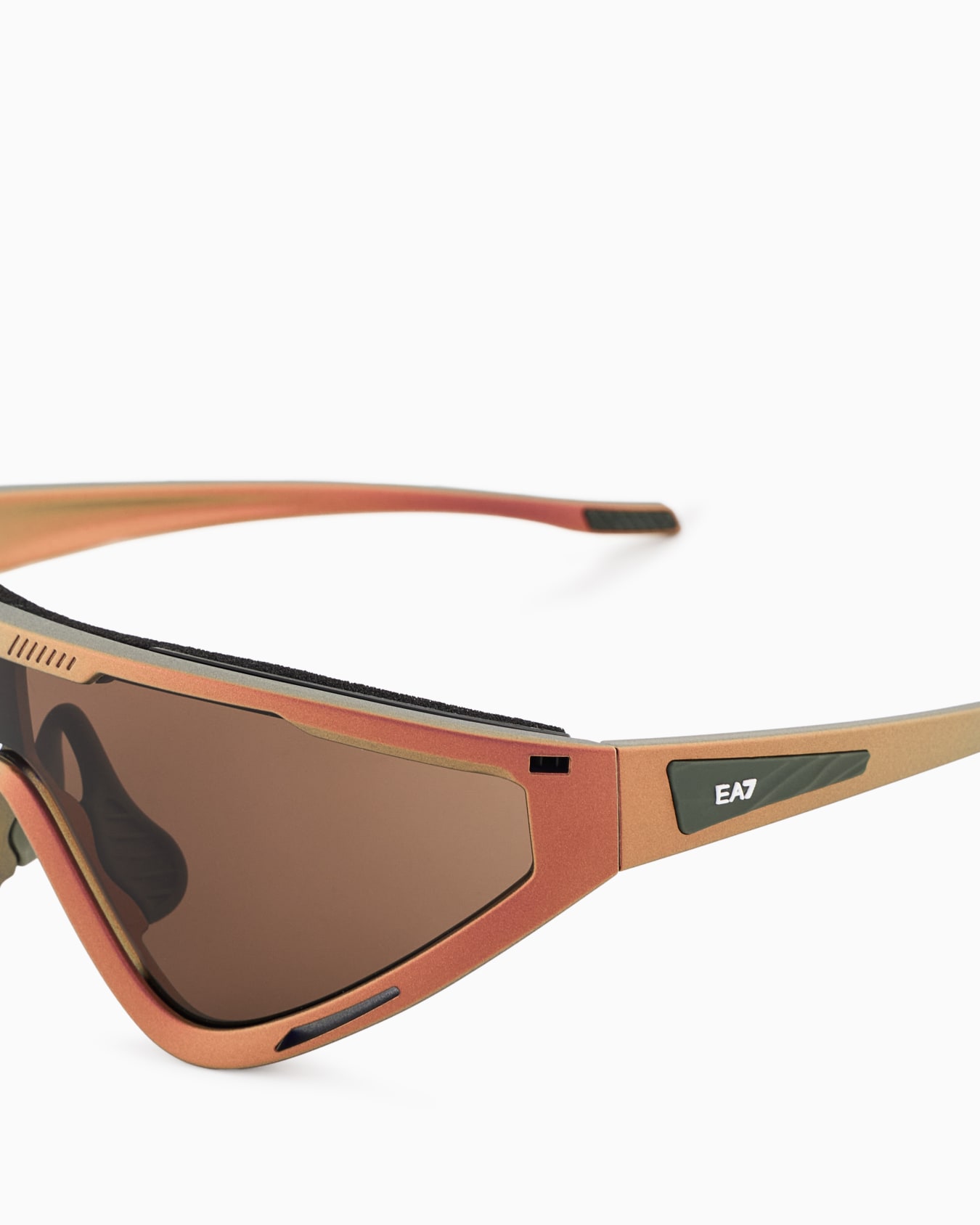 Unisex sunglasses in an asymmetrical shape Slide 3