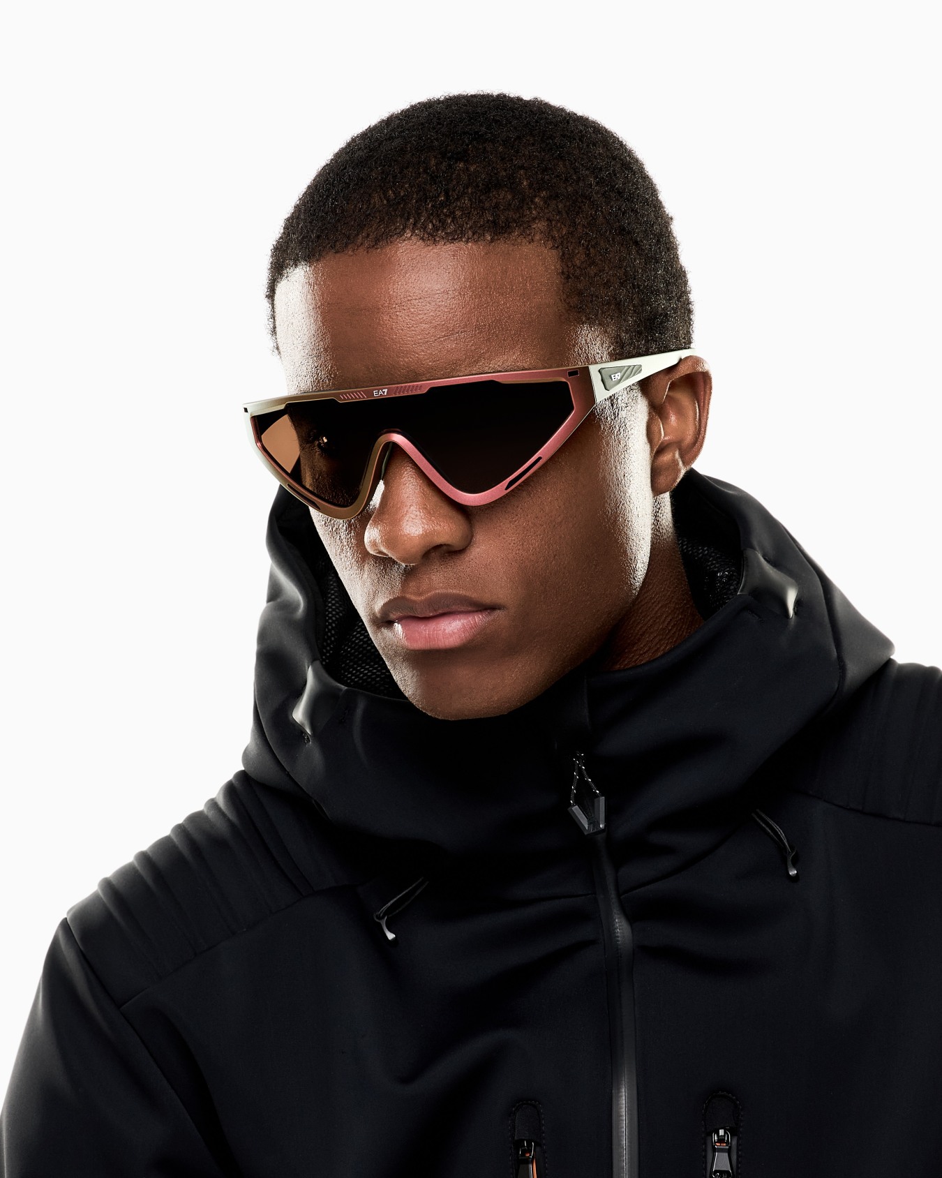Unisex sunglasses in an asymmetrical shape Slide 5