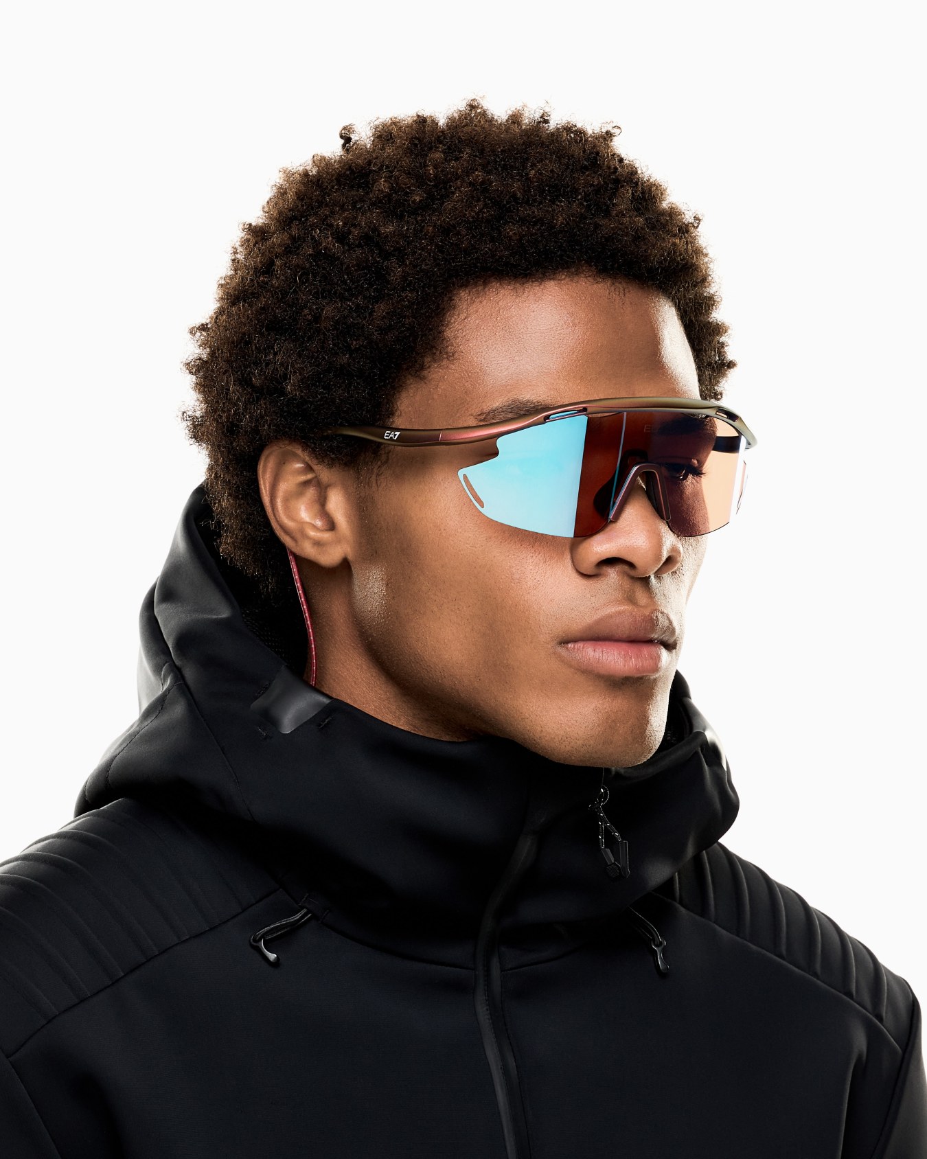 Unisex sunglasses in an asymmetrical shape Slide 5