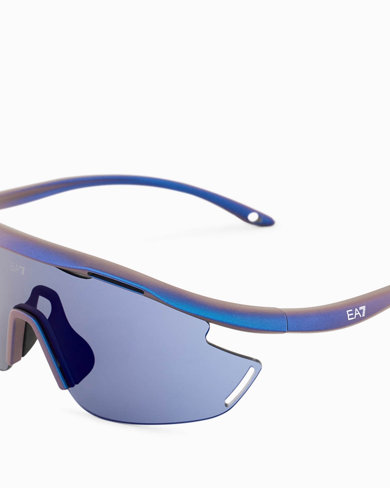 Unisex sunglasses in an asymmetrical shape Slide 4