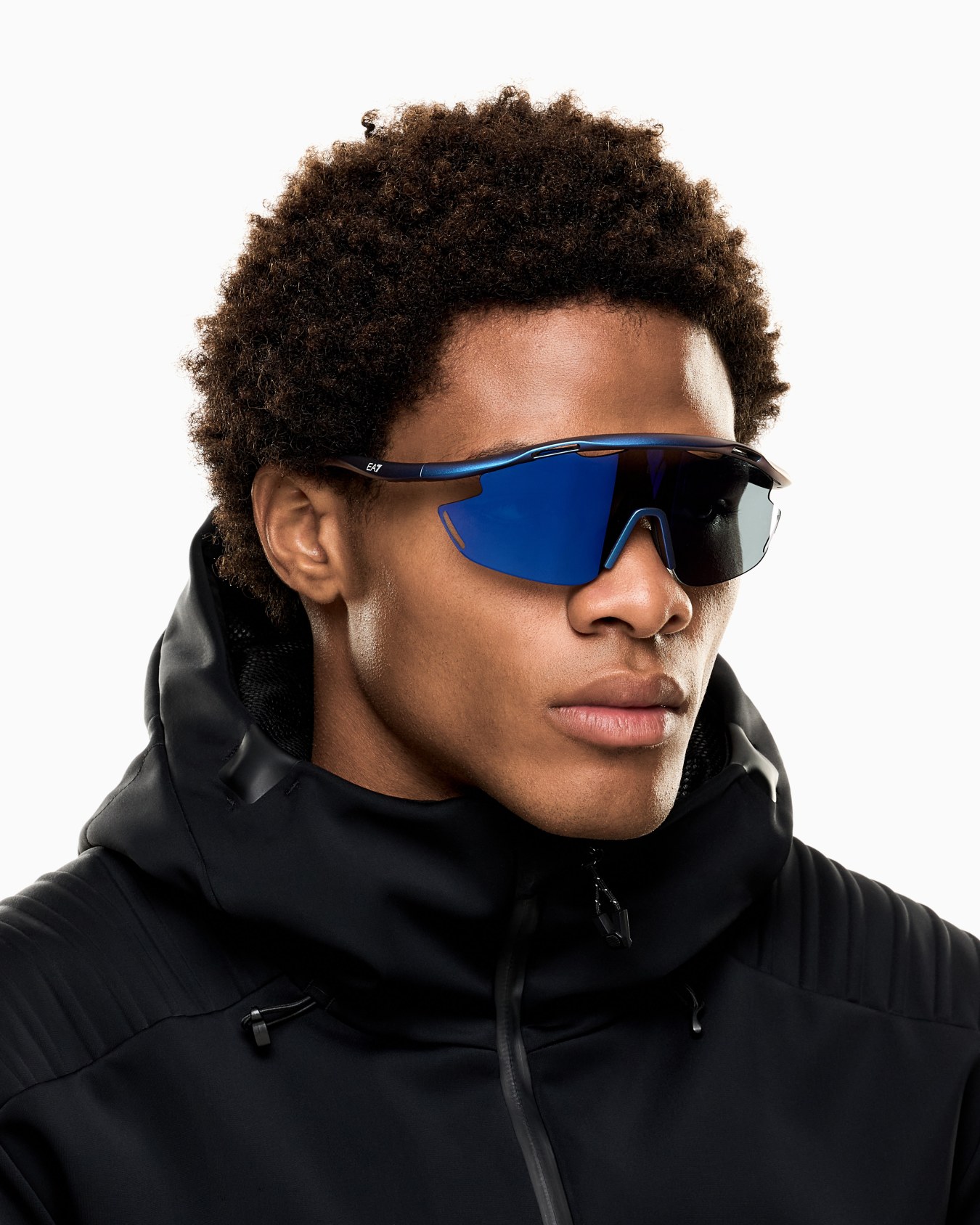 Unisex sunglasses in an asymmetrical shape Slide 5