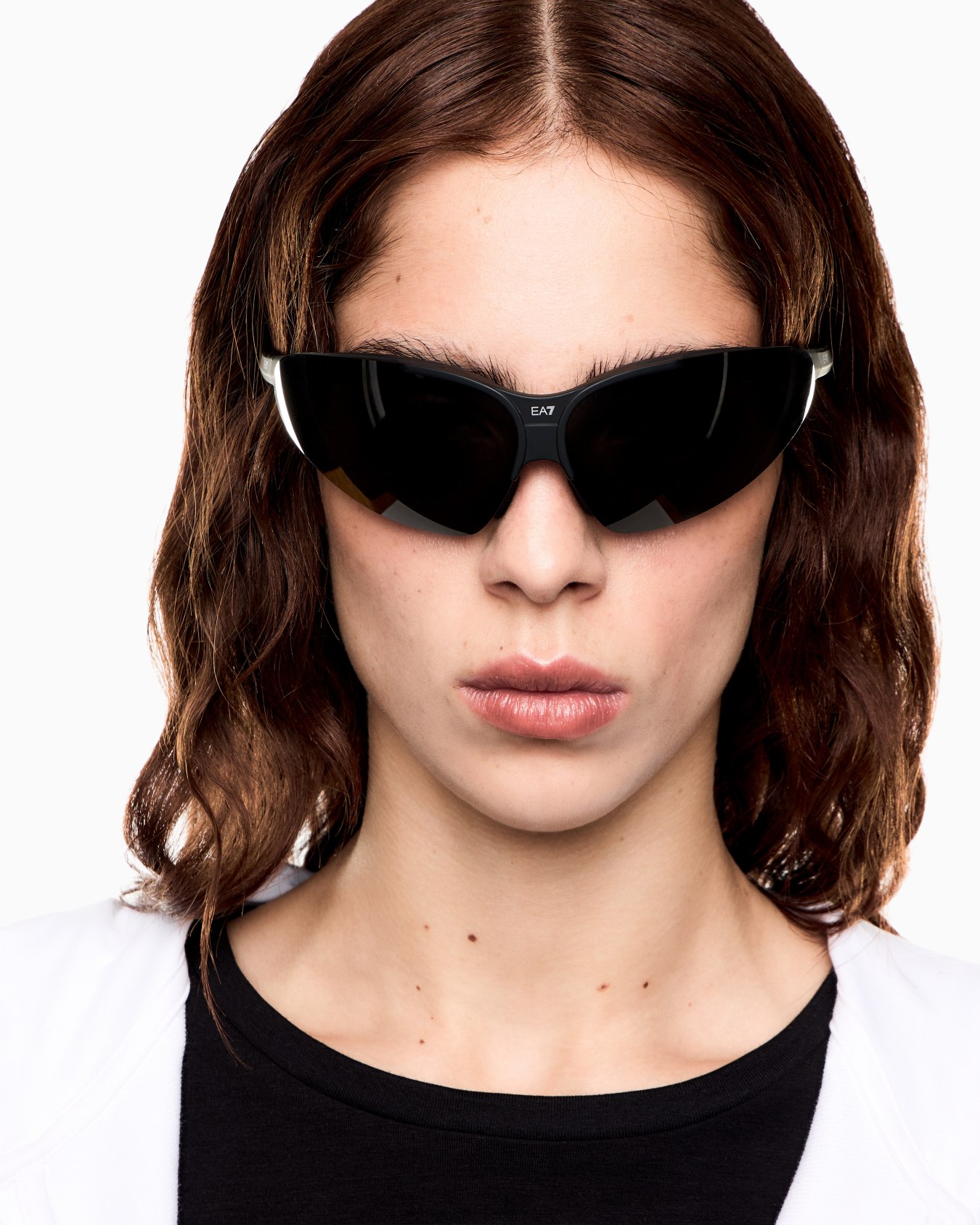 Sportliche Sonnenbrille mit unregelmäßig geformter Fassung Folie 4