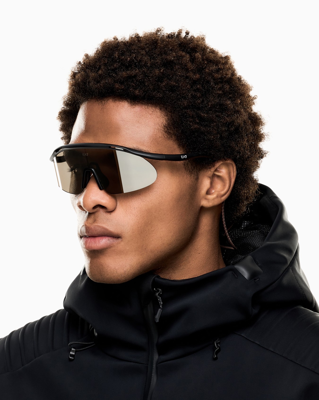 Unisex sunglasses in an asymmetrical shape Slide 4