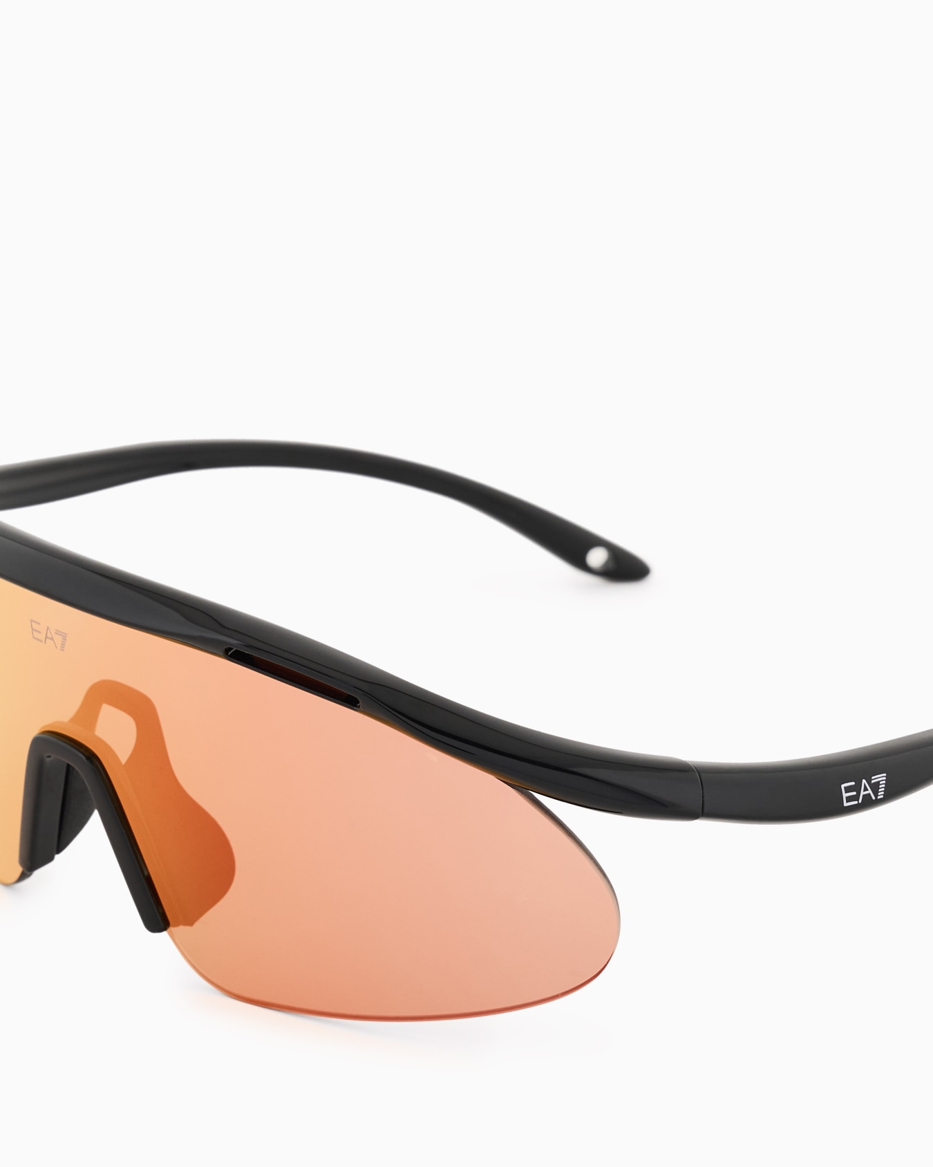 Unisex sunglasses in an asymmetrical shape Slide 3