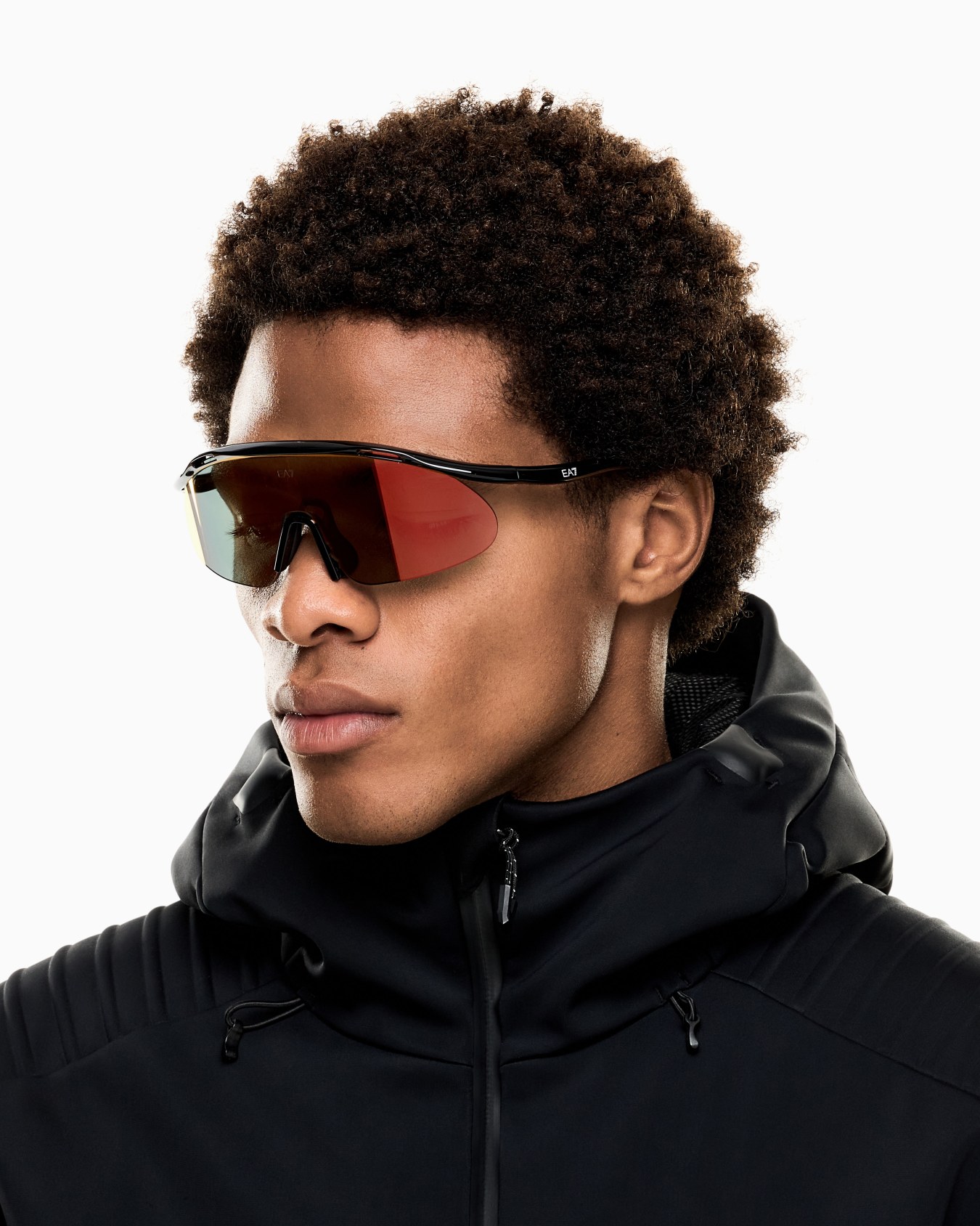 Unisex sunglasses in an asymmetrical shape Slide 4