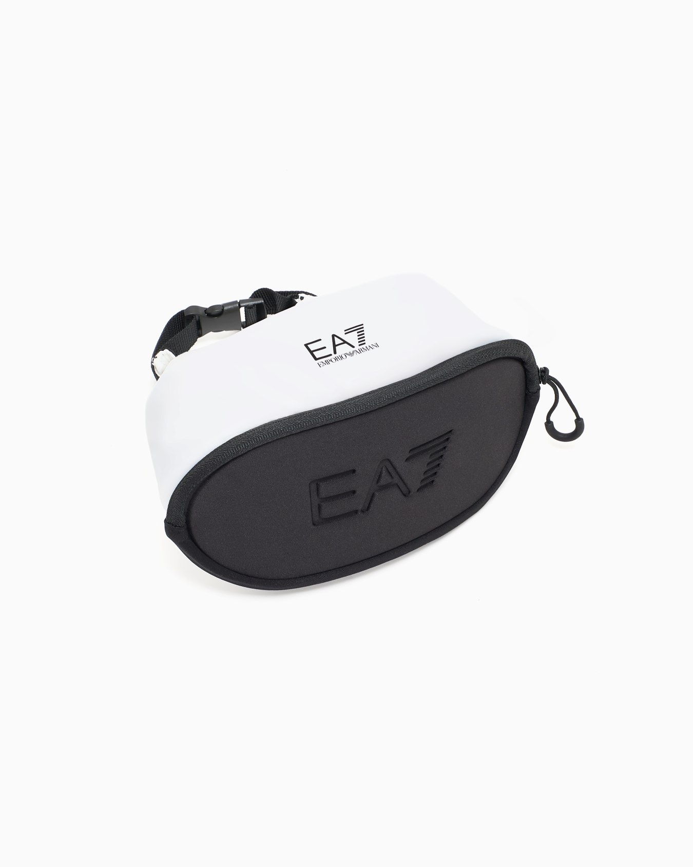 Unisex sunglasses in an asymmetrical shape Slide 8