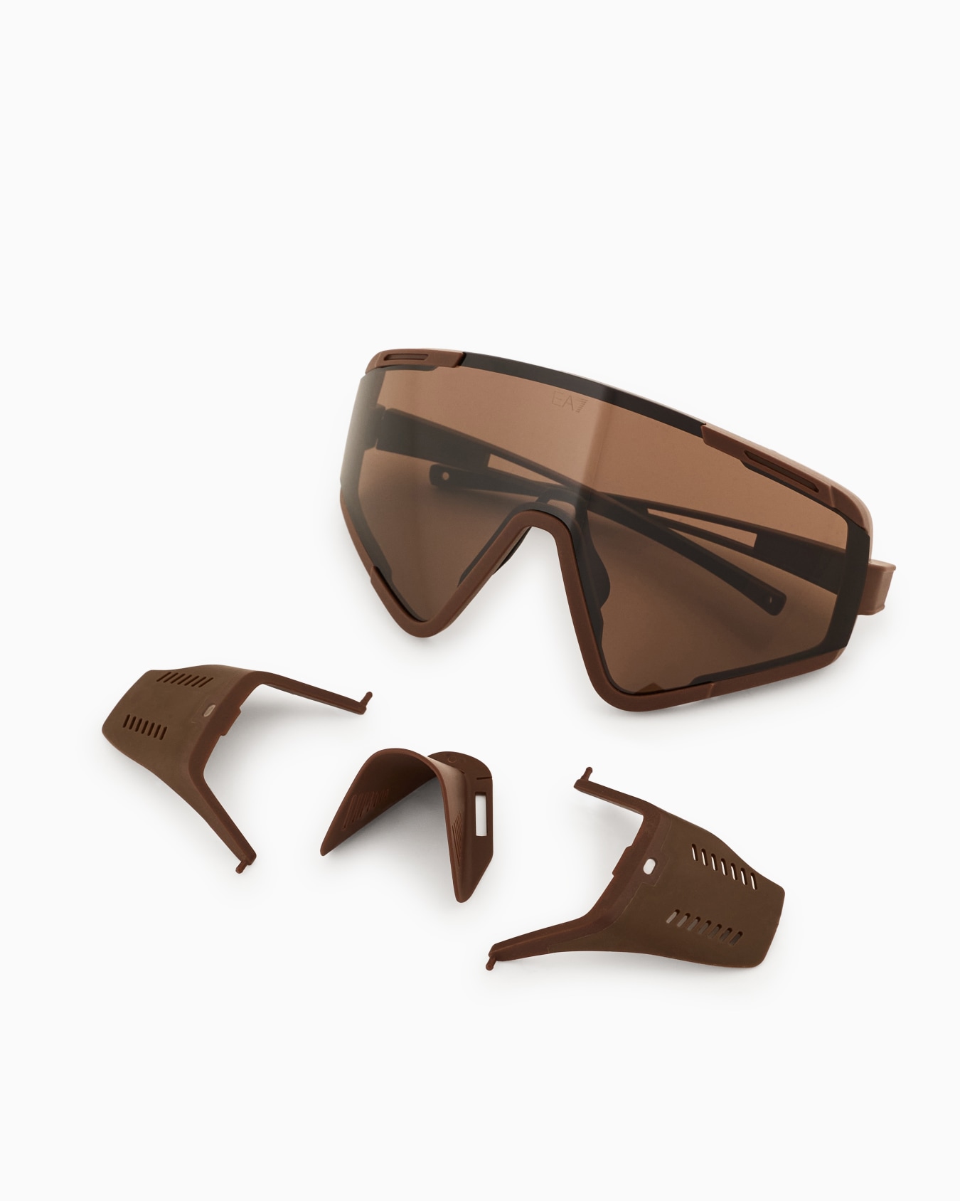 Unisex sunglasses in an irregular shape Slide 1