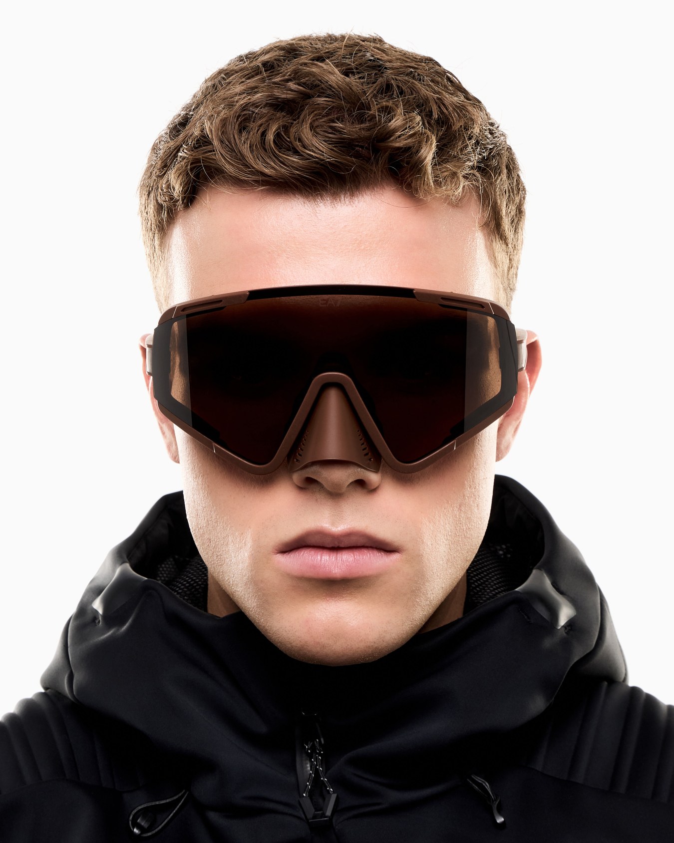 Unisex sunglasses in an irregular shape Slide 6