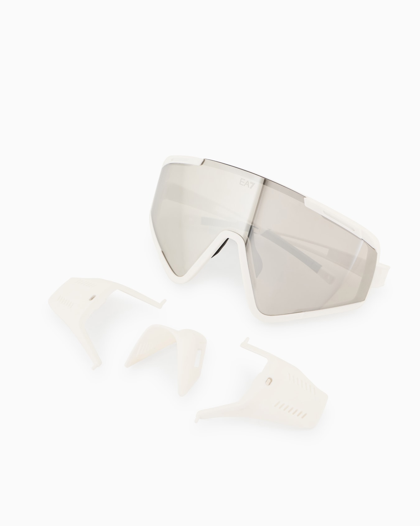 Unisex sunglasses in an irregular shape Slide 1