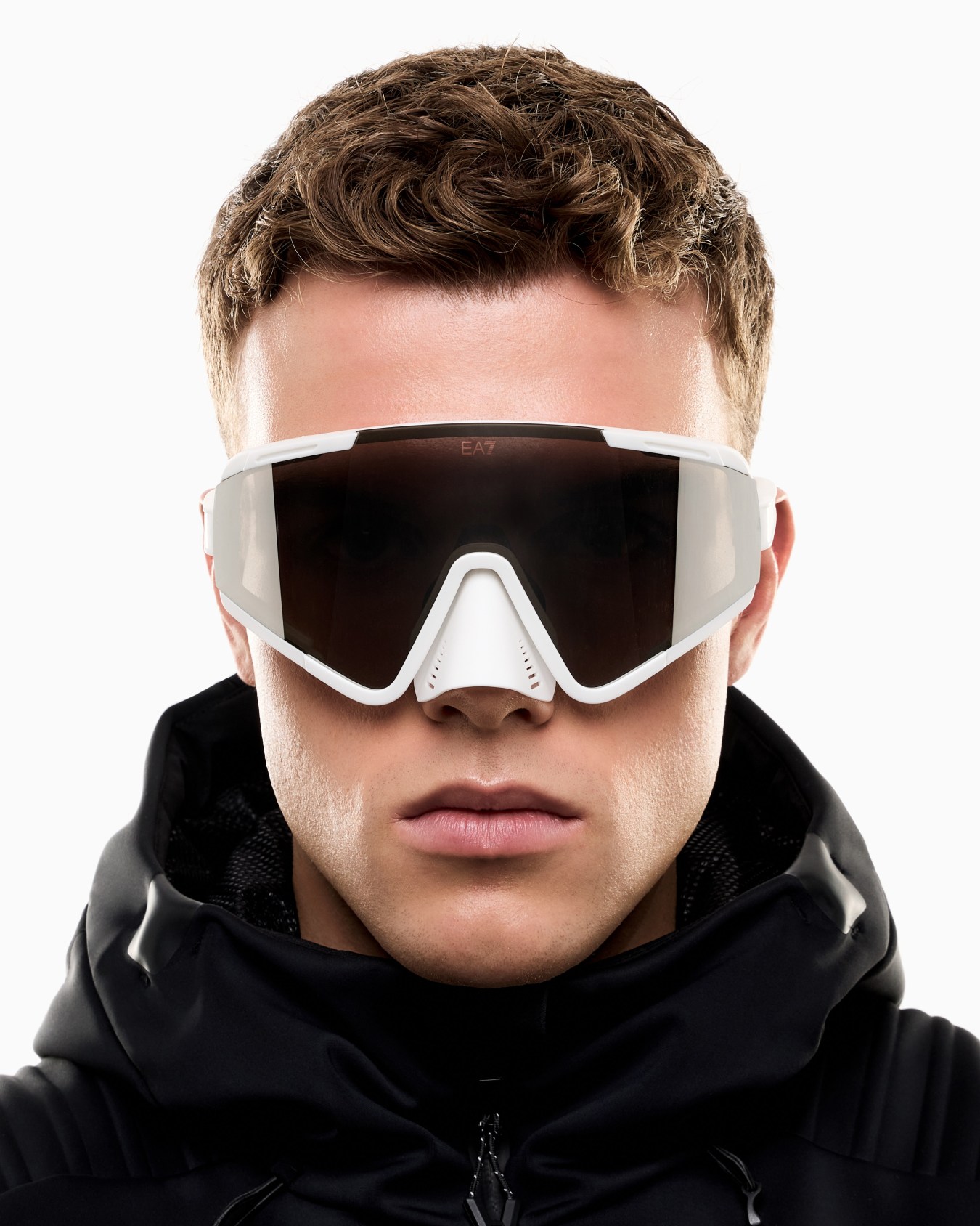 Unisex sunglasses in an irregular shape Slide 6