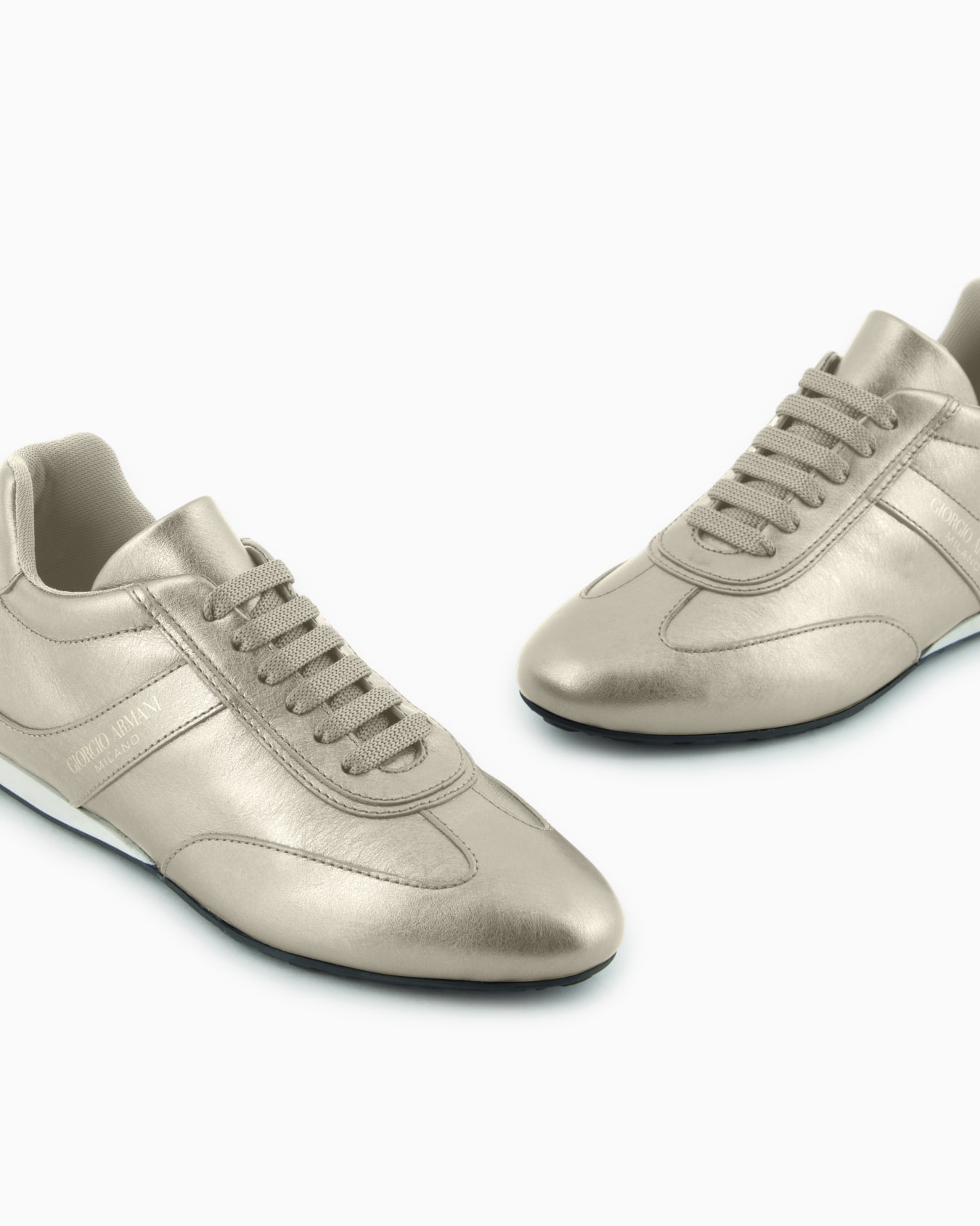 Sneaker aus laminiertem Leder Folie 4