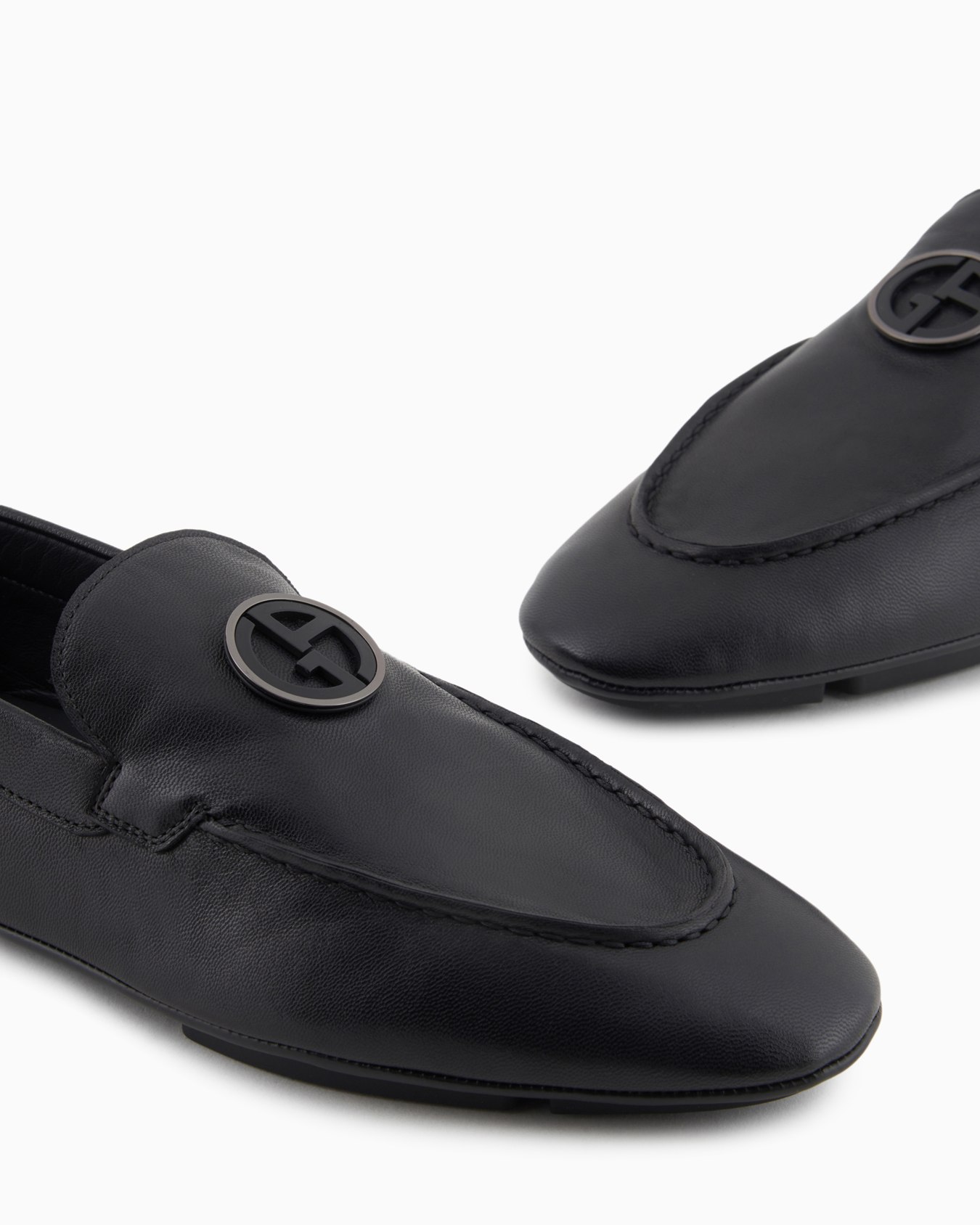 Leather loafers with metal logo Slide 4