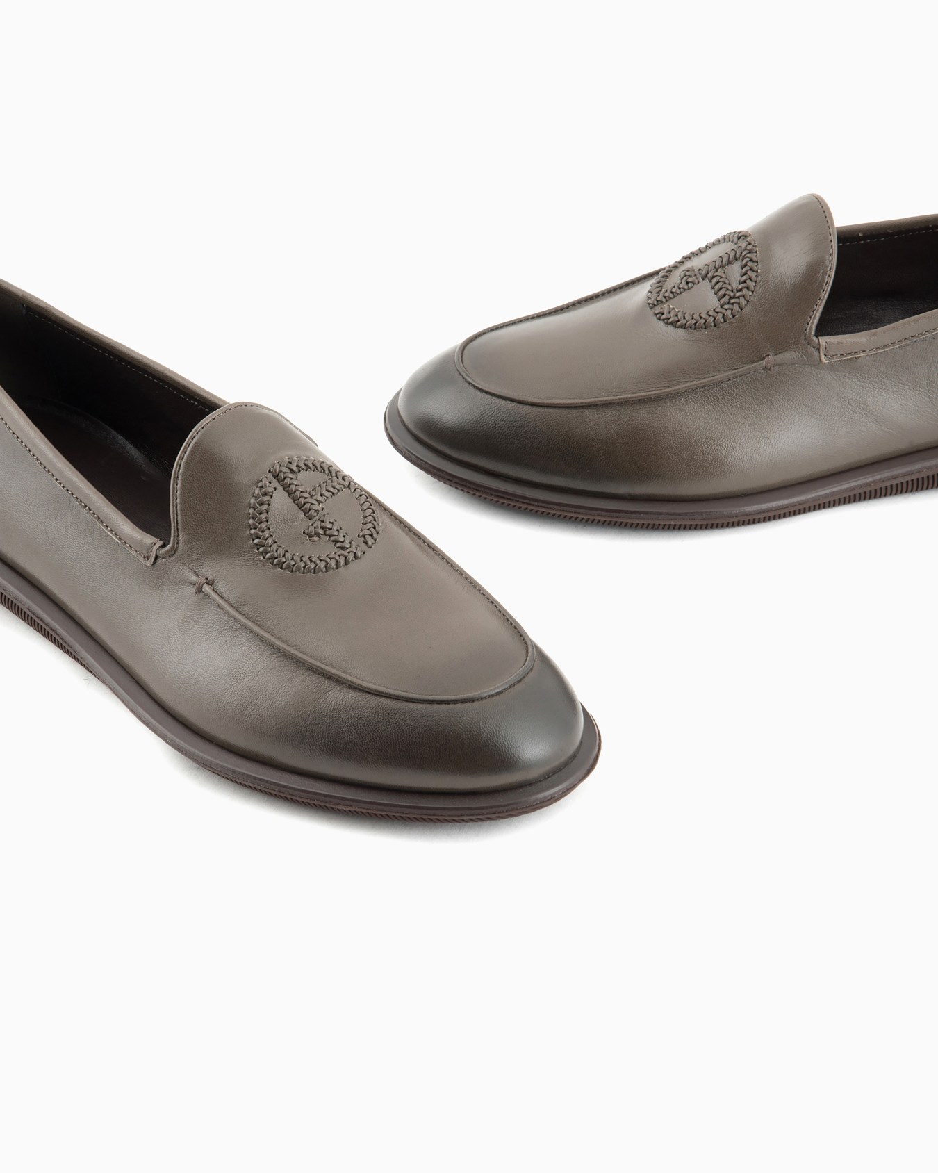 Vintage nappa leather loafers with embroidered logo Slide 4