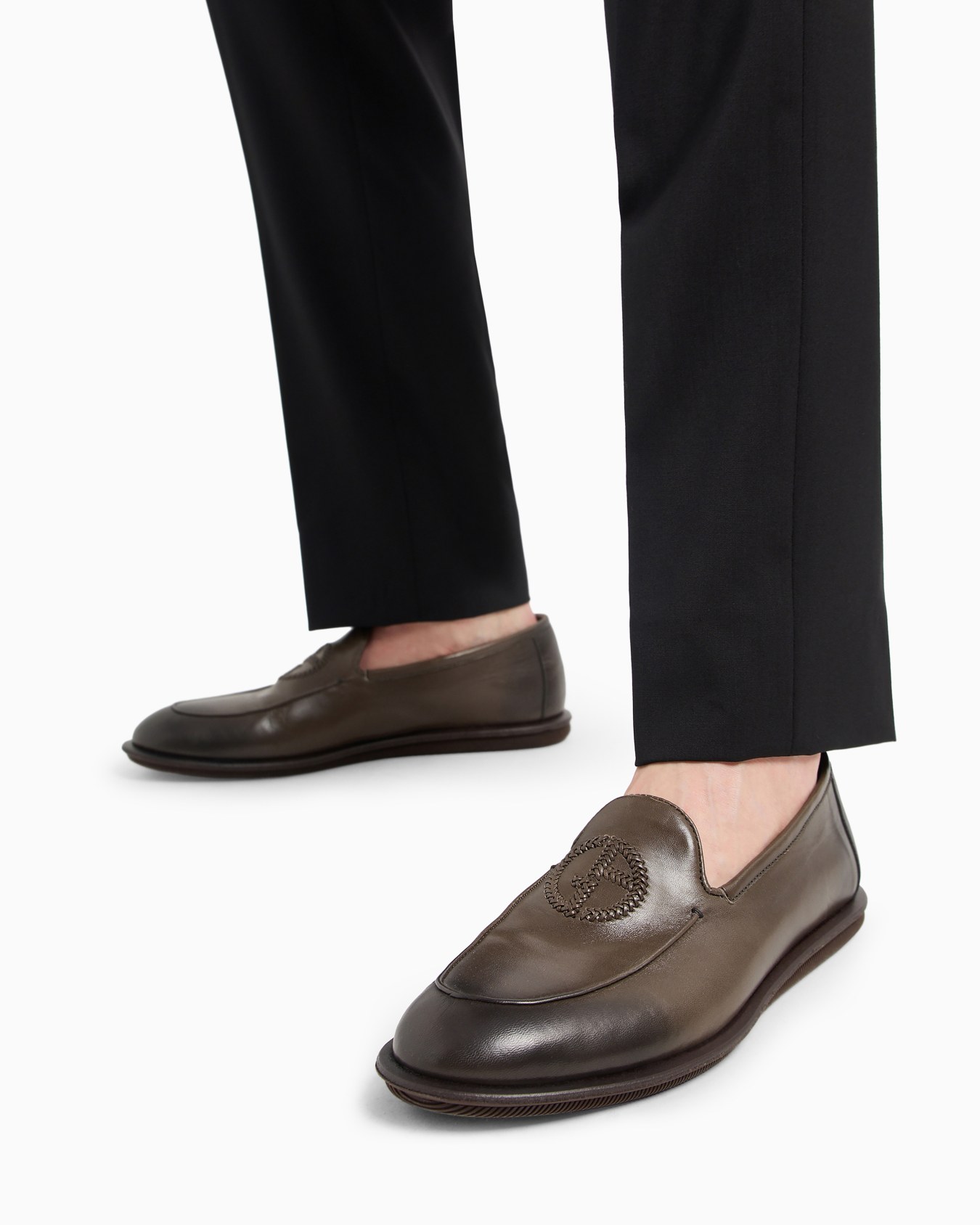Vintage nappa leather loafers with embroidered logo Slide 6