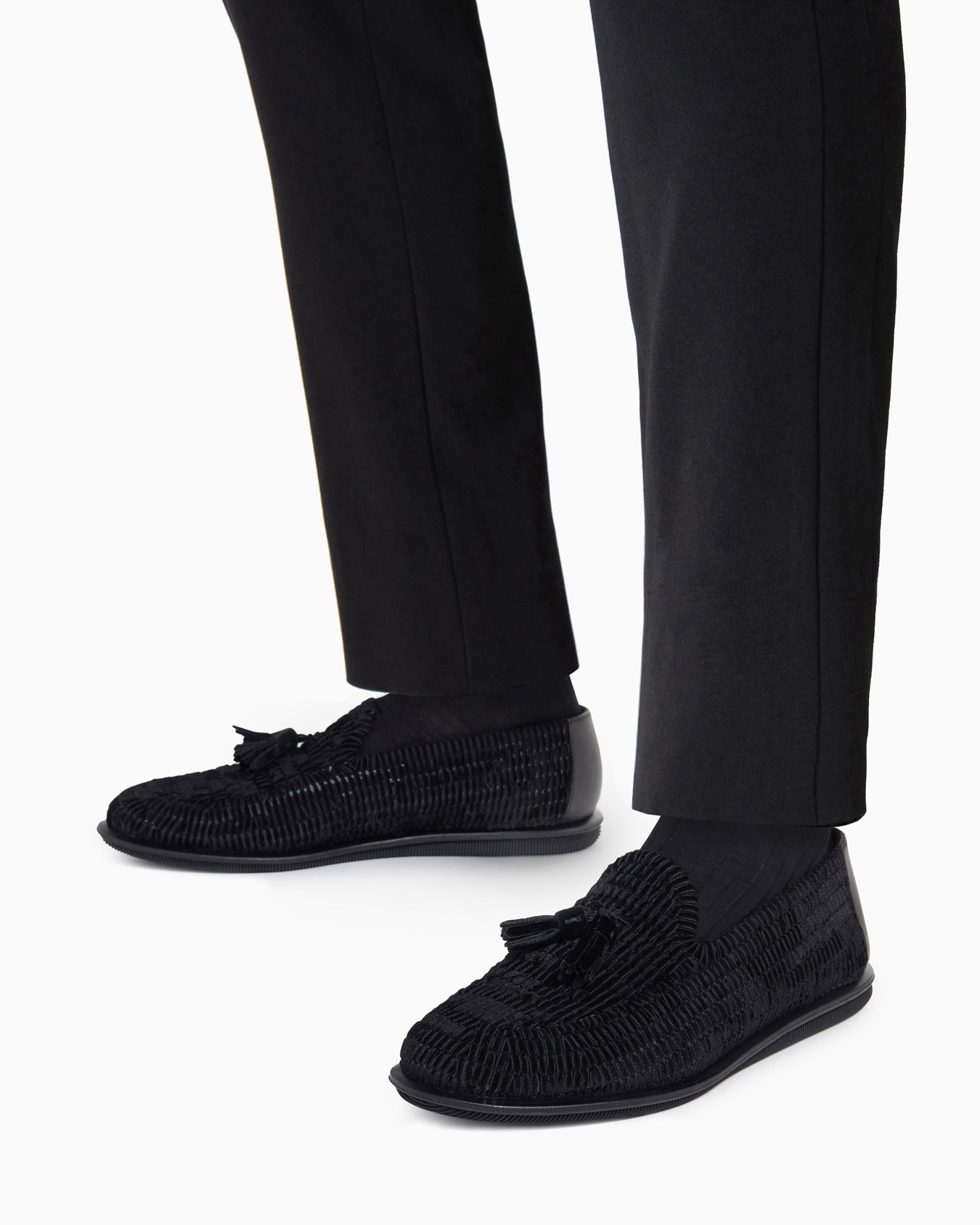 Mocassini in velluto intrecciato con nappine Slide 6