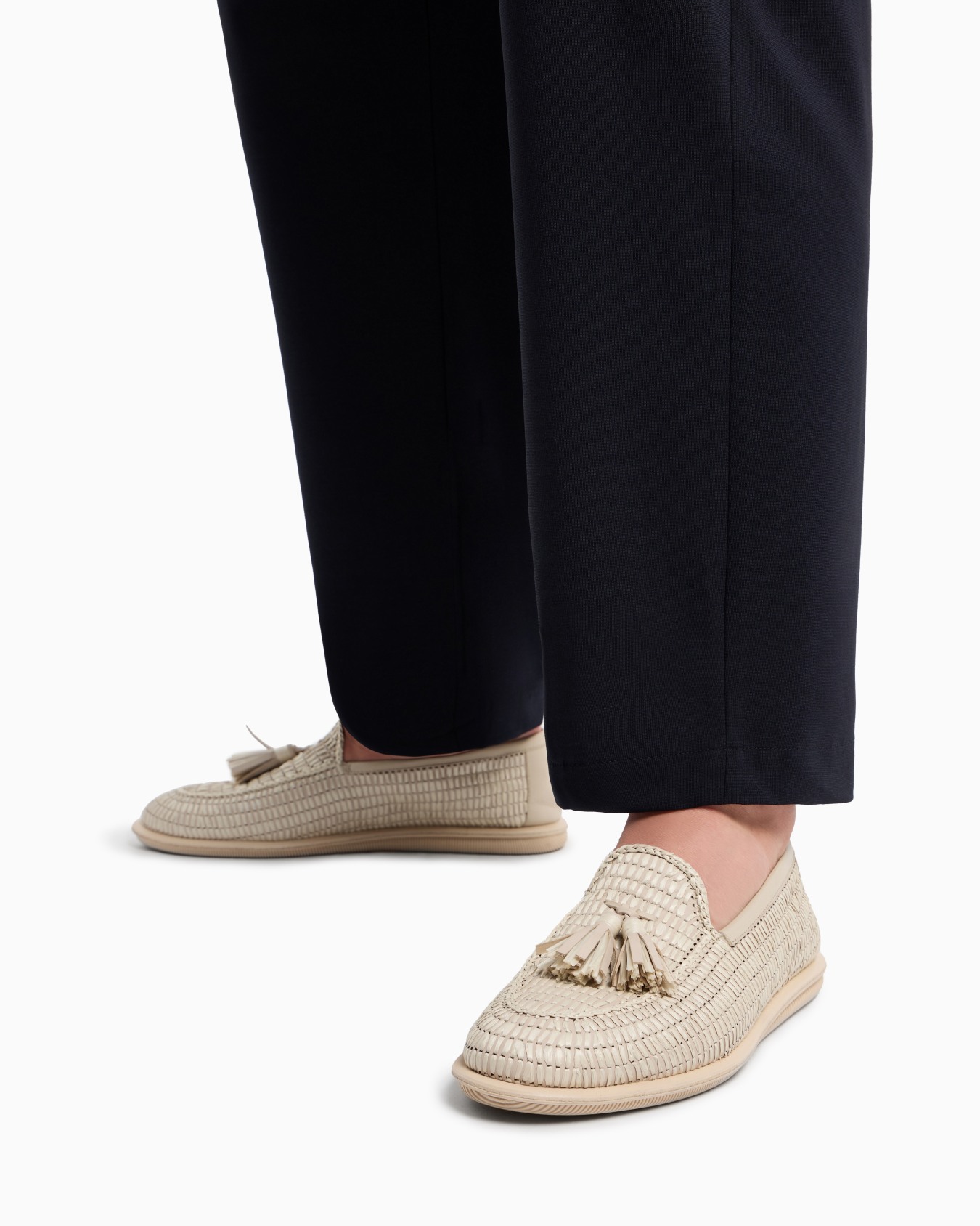 Braided raffia loafers with tassels Slide 6