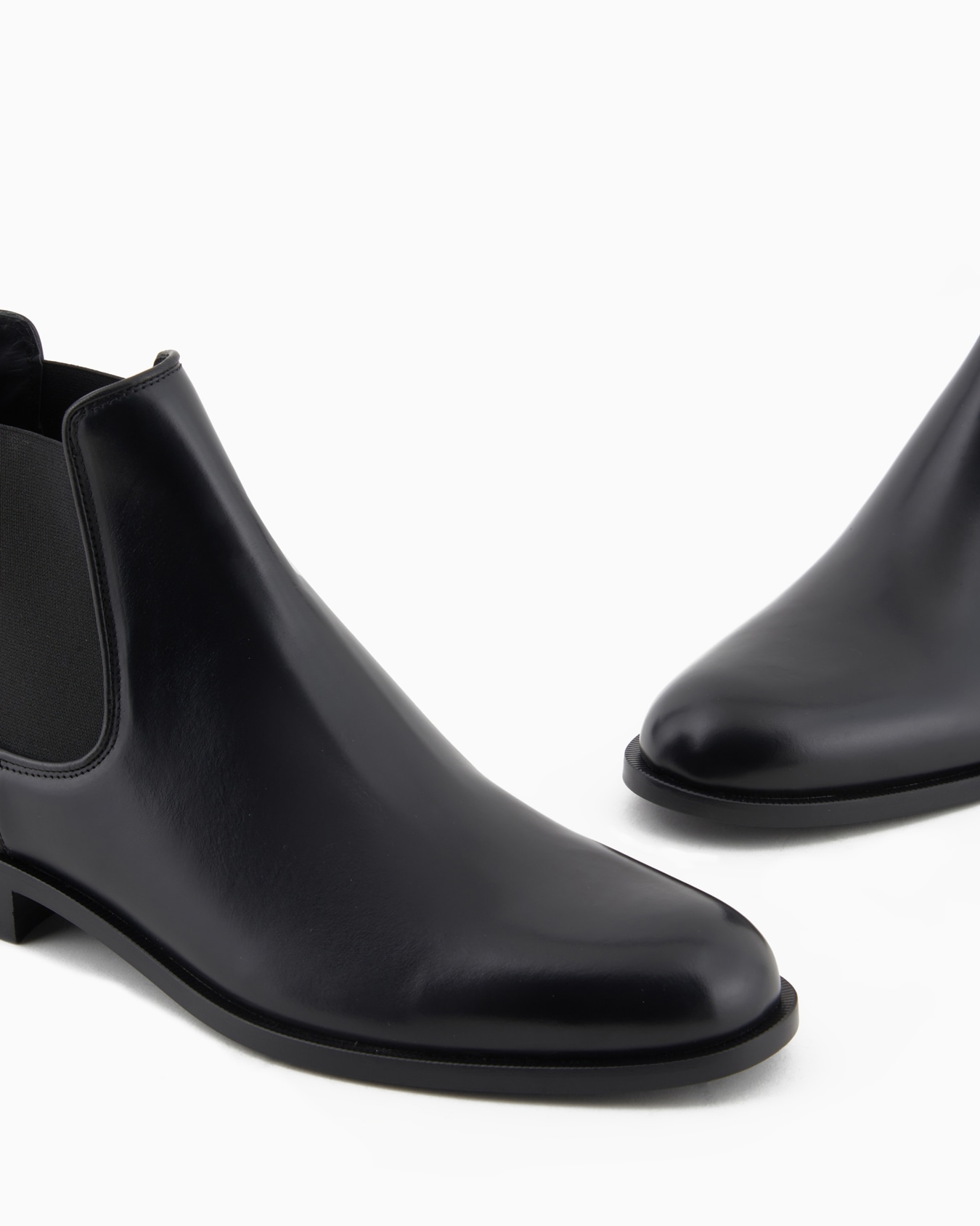 Antique-effect leather ankle boots Slide 4