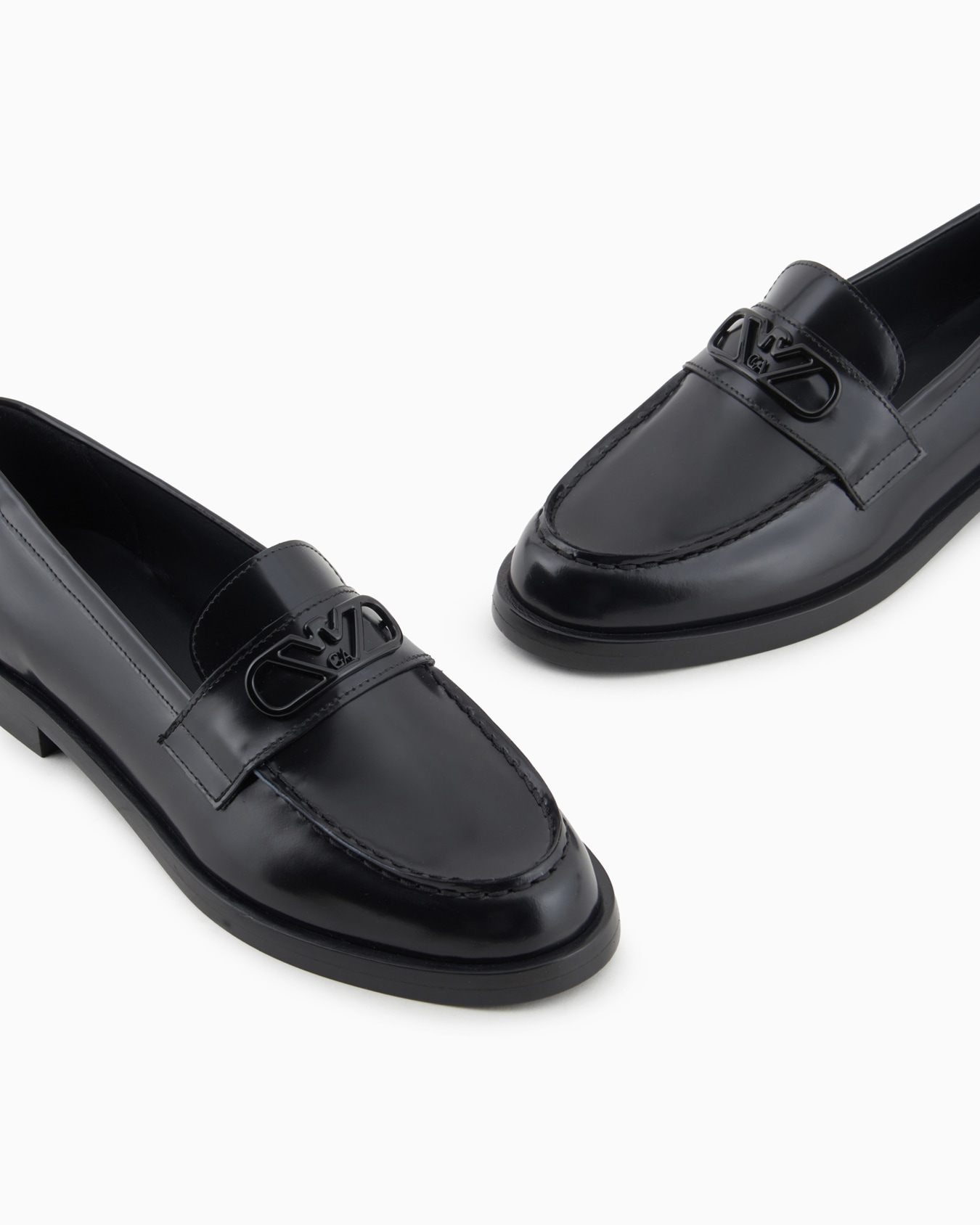 Brushed leather loafers with eagle plate Slide 4