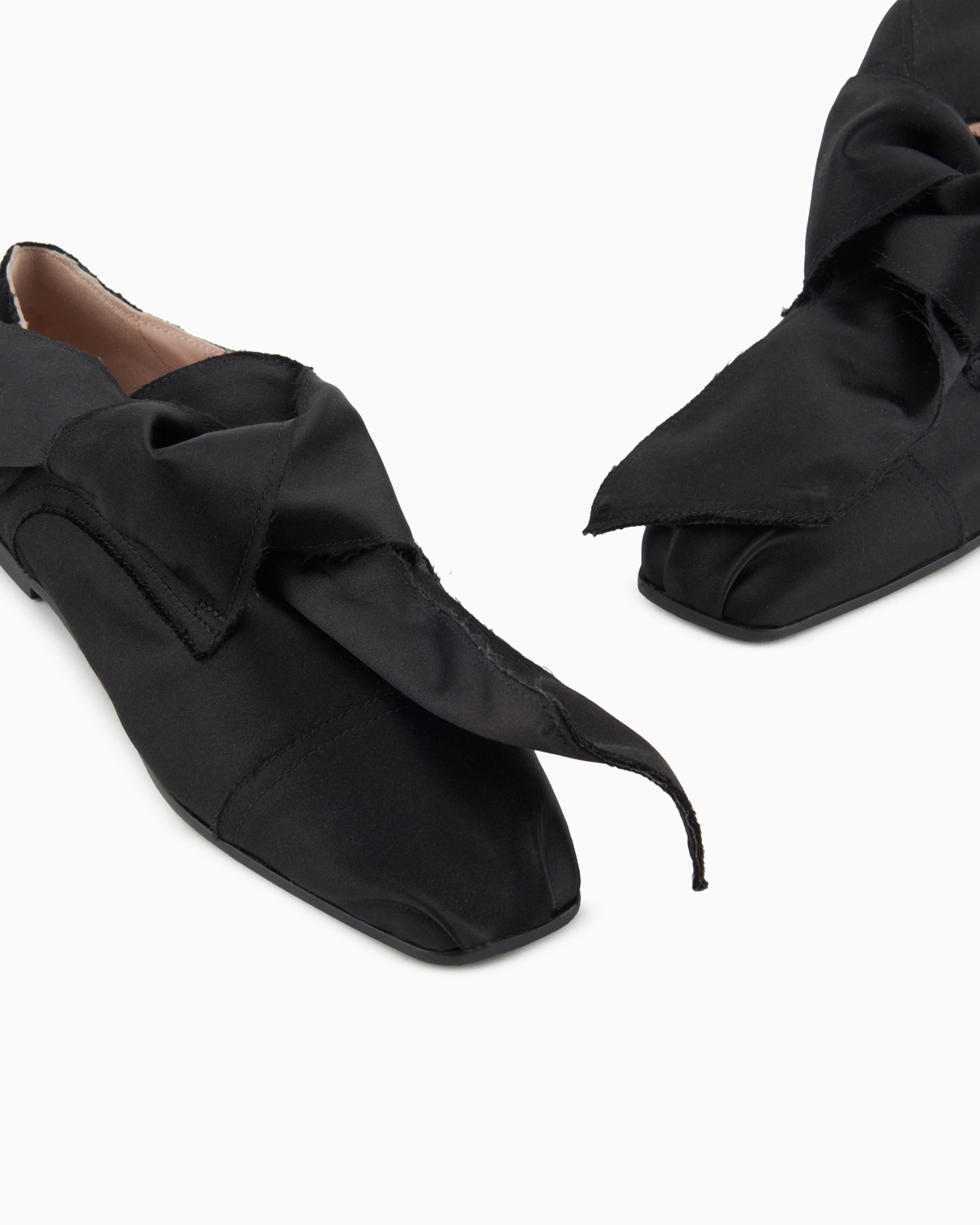 Satin slippers with knot Slide 4