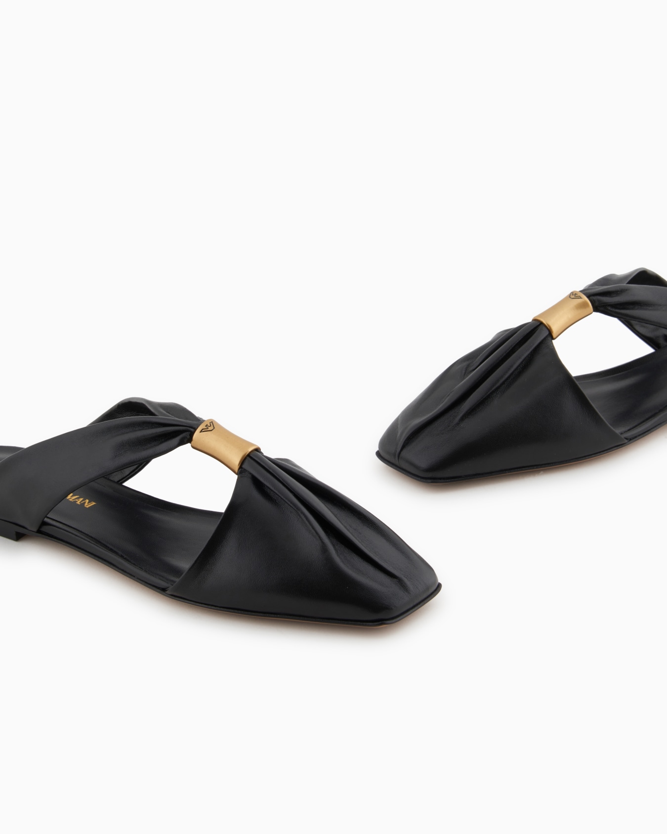 Zapato mule de napa con logotipo de metal Diapositiva 5