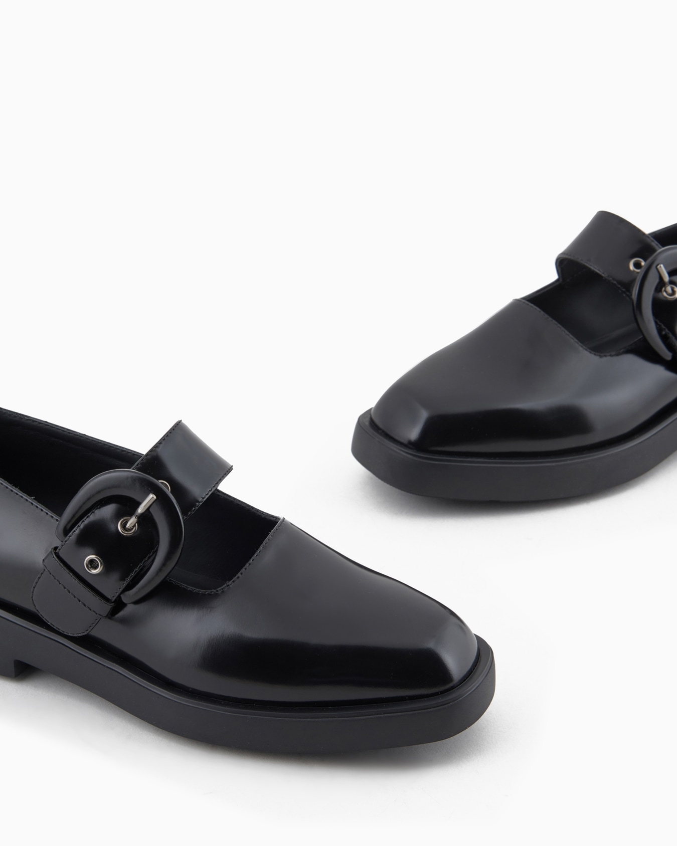 Brushed leather ballerinas with strap Slide 4