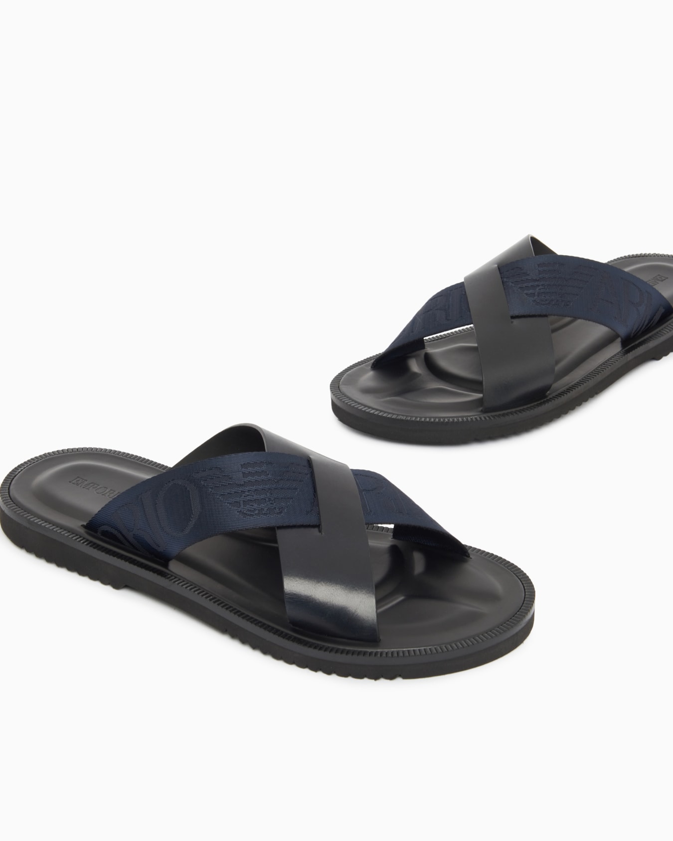 クロスサンダル レザー製 ロゴテープ スライドする 4