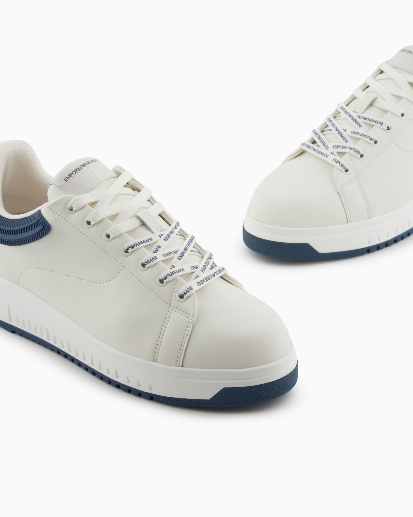 Sneakers in pelle con retro in gomma e suola zigrinata Slide 4