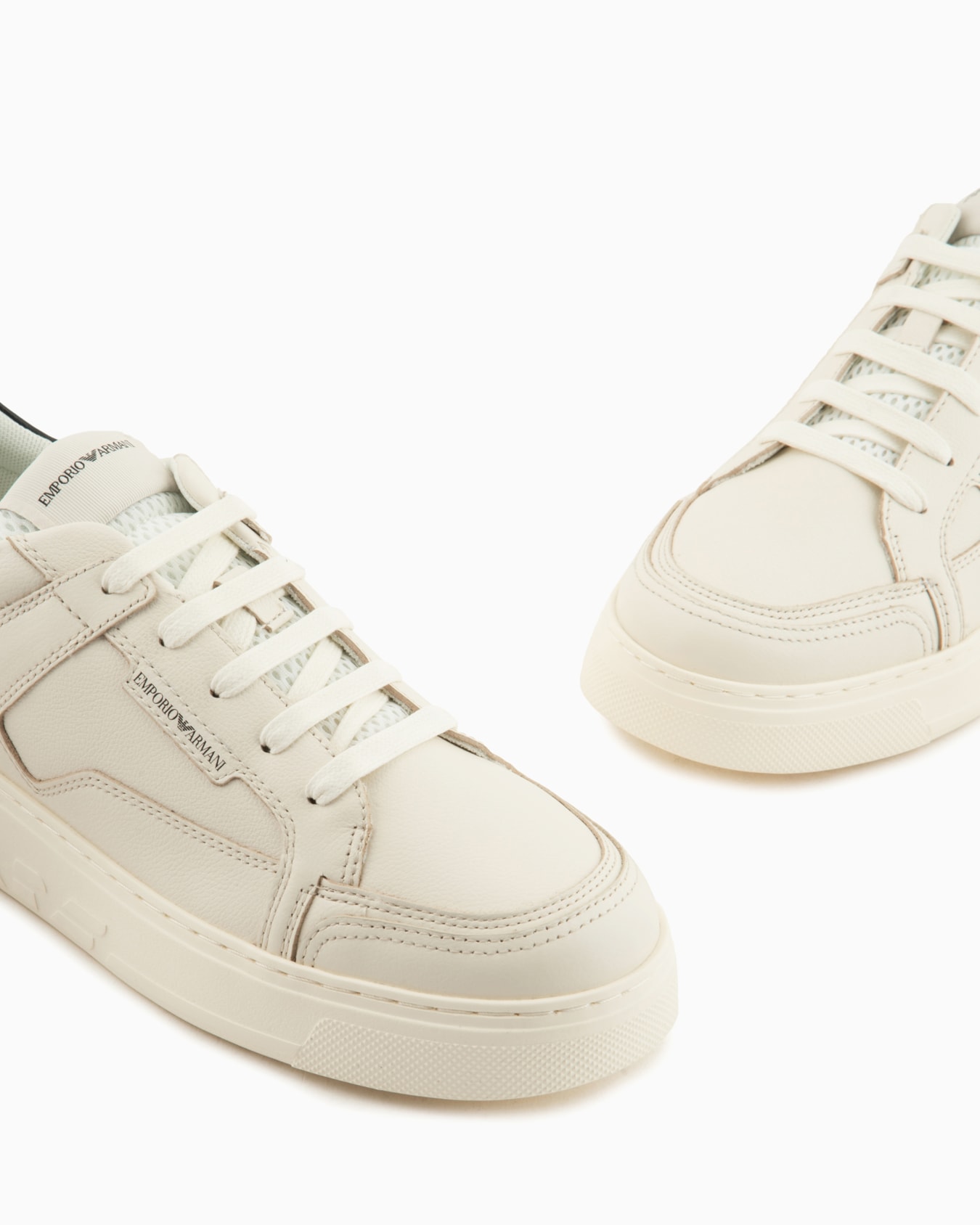 Sneaker aus gehämmertem Leder Folie 4
