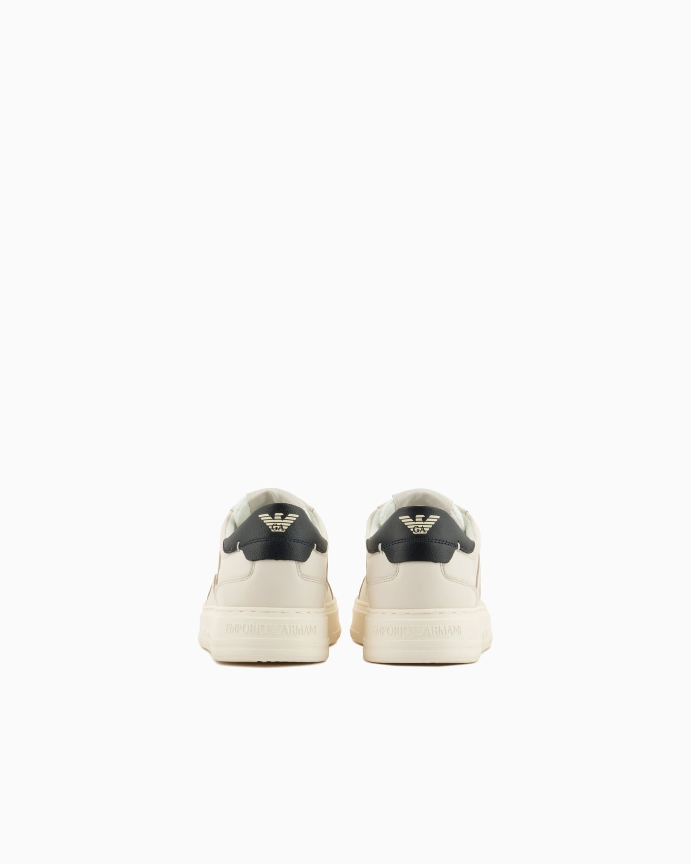 Sneaker aus gehämmertem Leder Folie 3