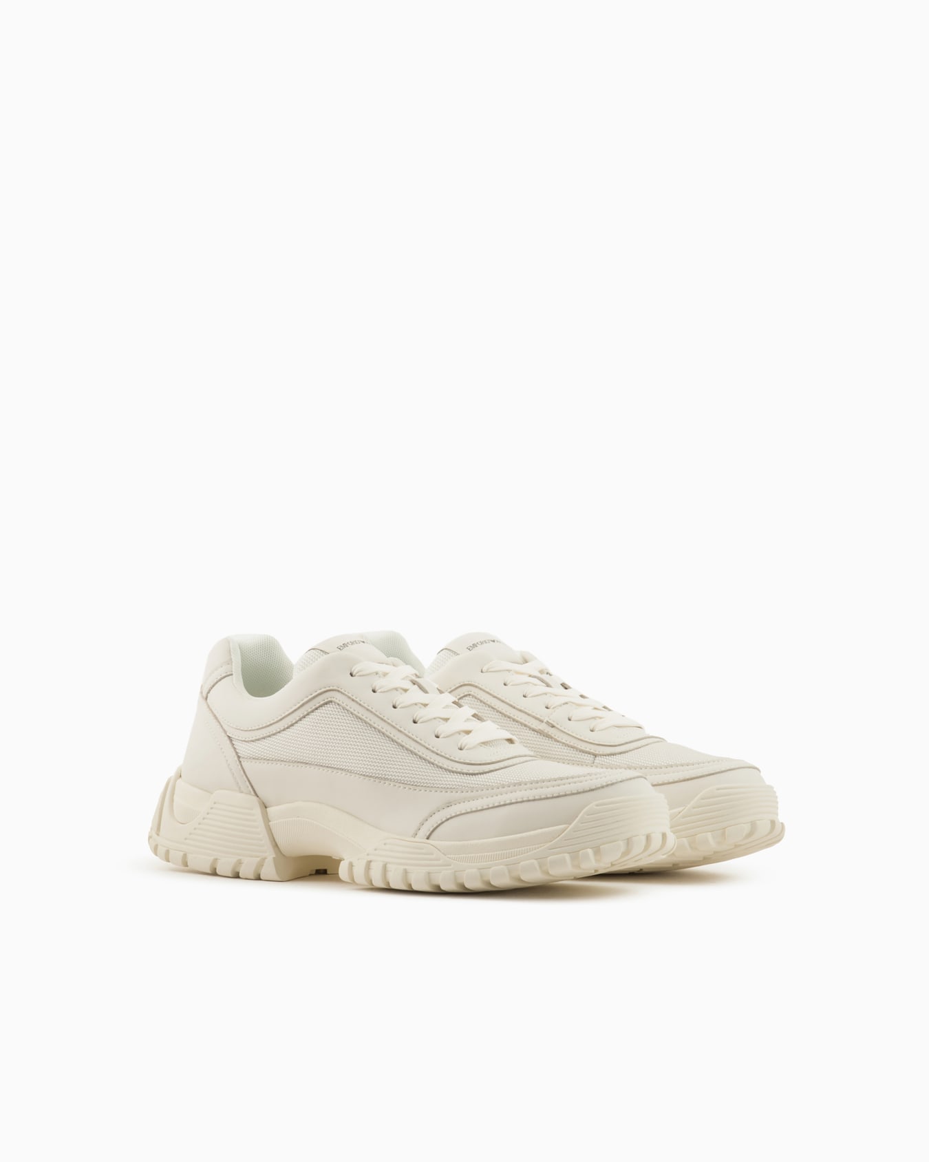 Sneaker aus Mesh und farblich abgestimmtem Leder Folie 1