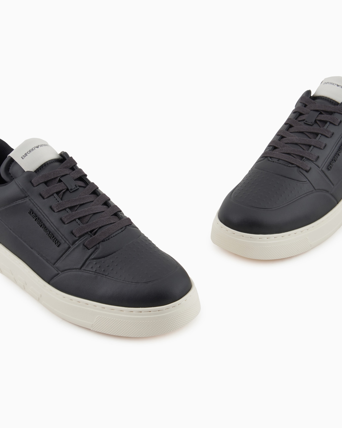 Leather sneakers with side logo Slide 4