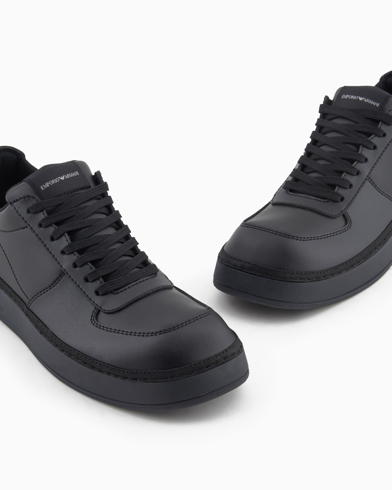 Sneakers with leather details Slide 4
