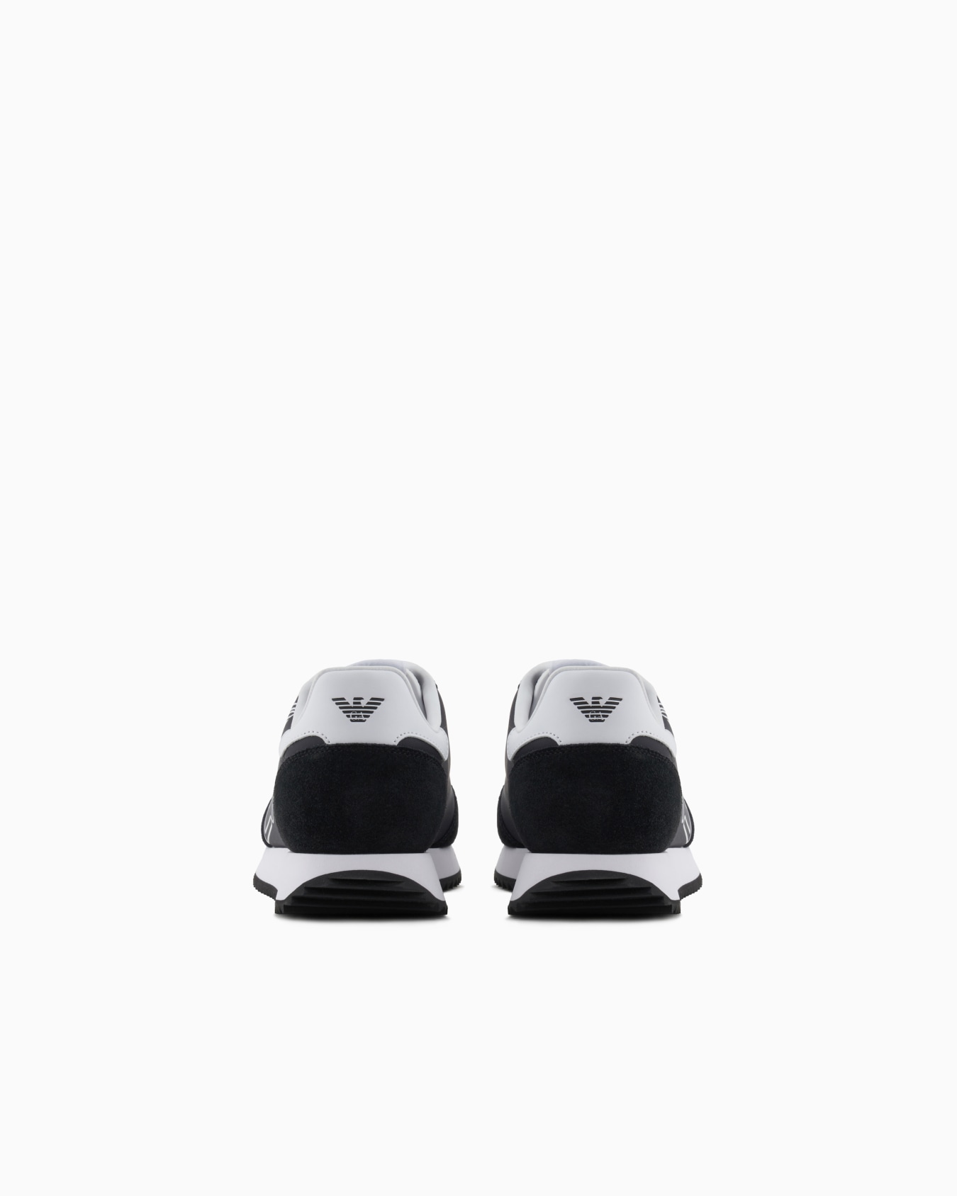 Sneakers noires et blanches Vintage Diapositive 3