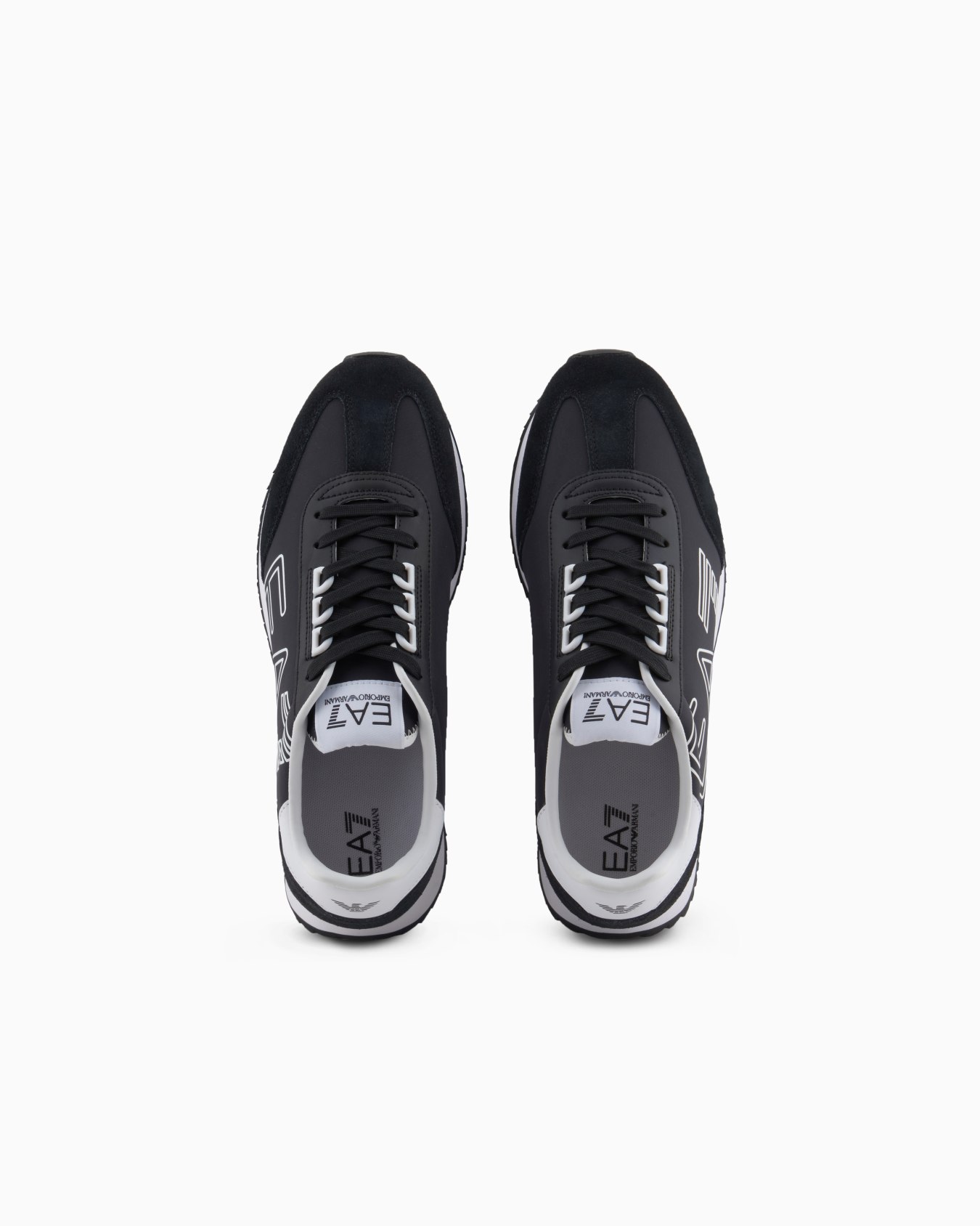 Sneakers noires et blanches Vintage Diapositive 2