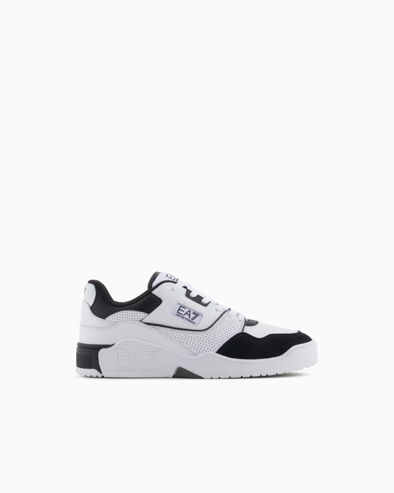 Low-top basketball sneakers Slide 0