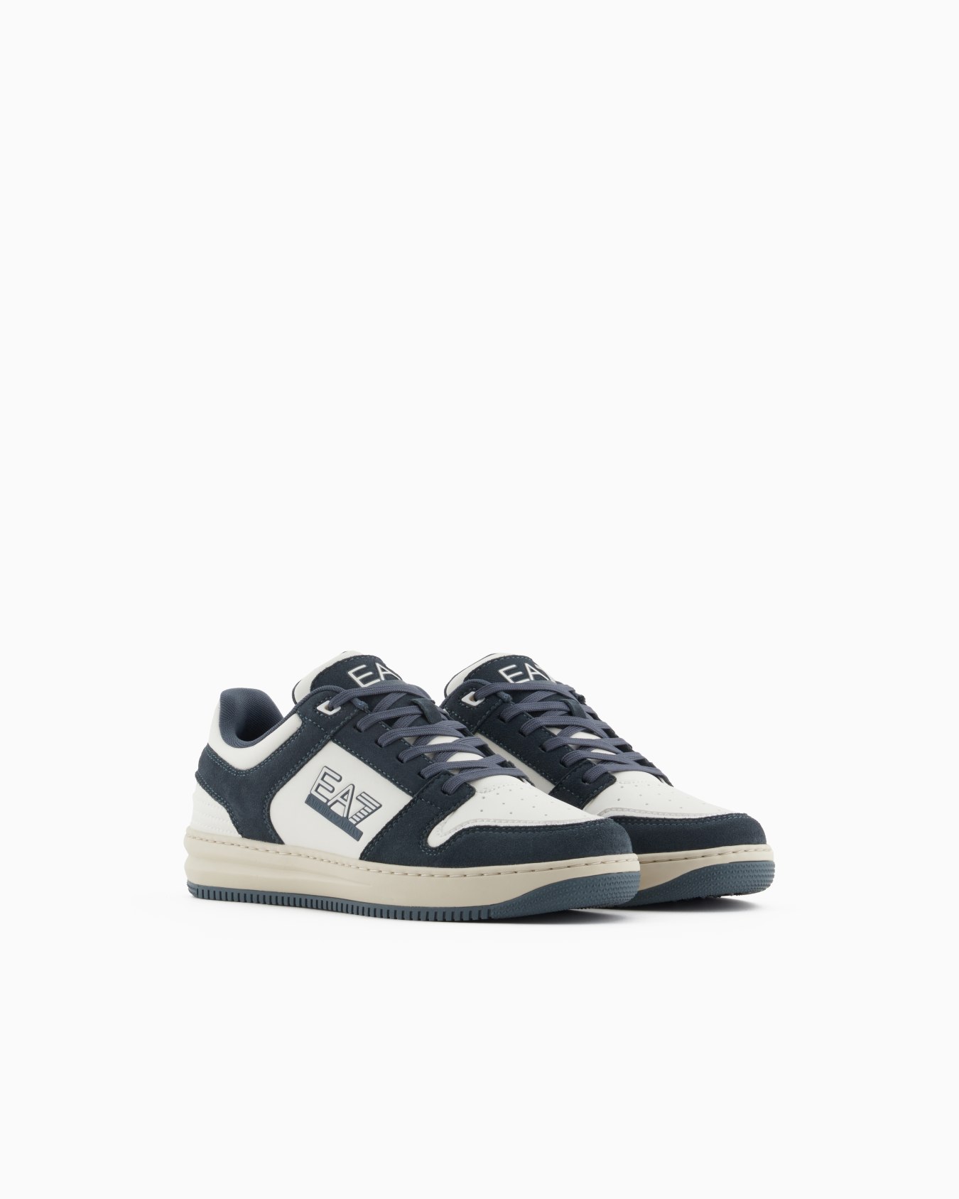 Sneakers Slide 2