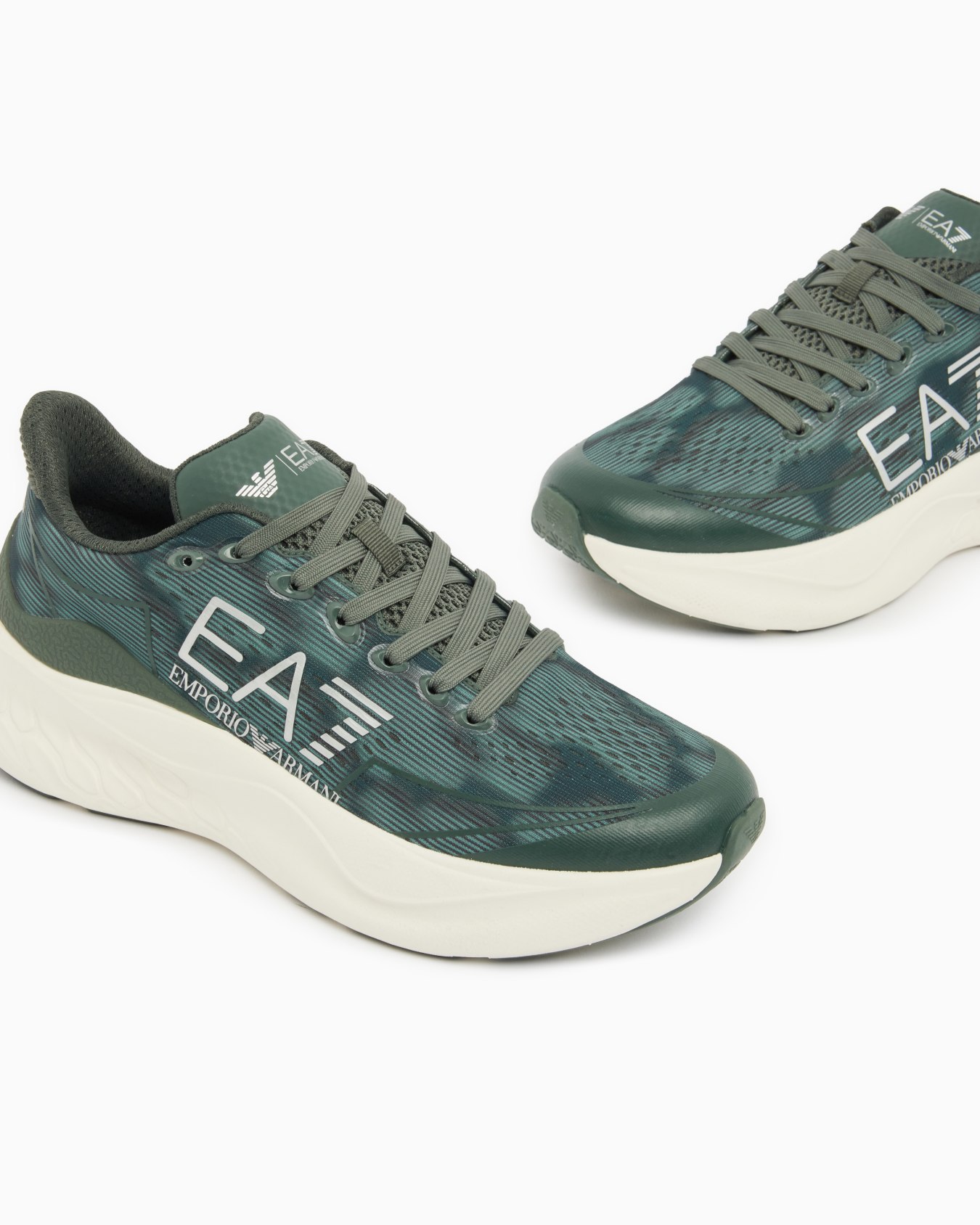 スニーカー スライドする 4