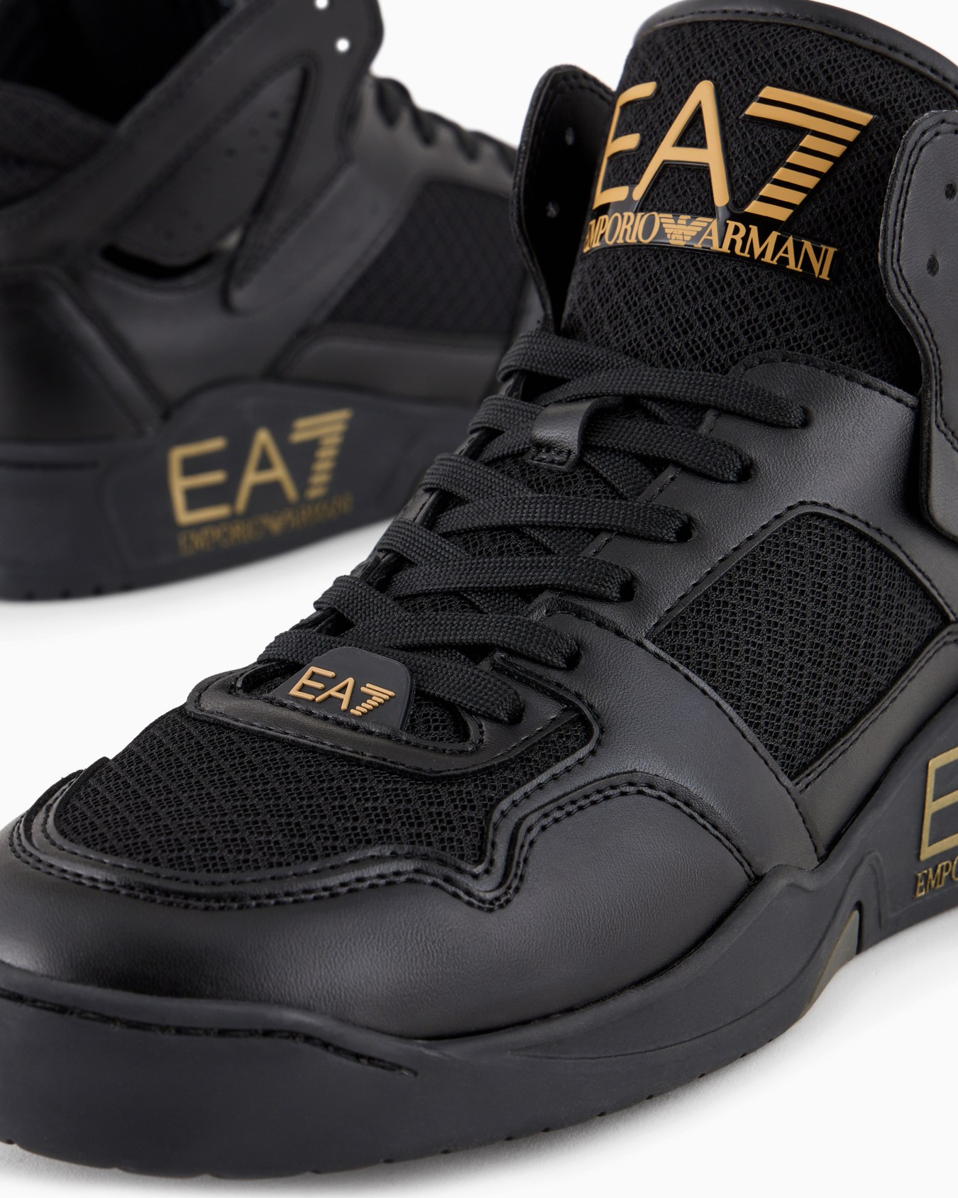 Mid-top basketball sneakers Slide 4