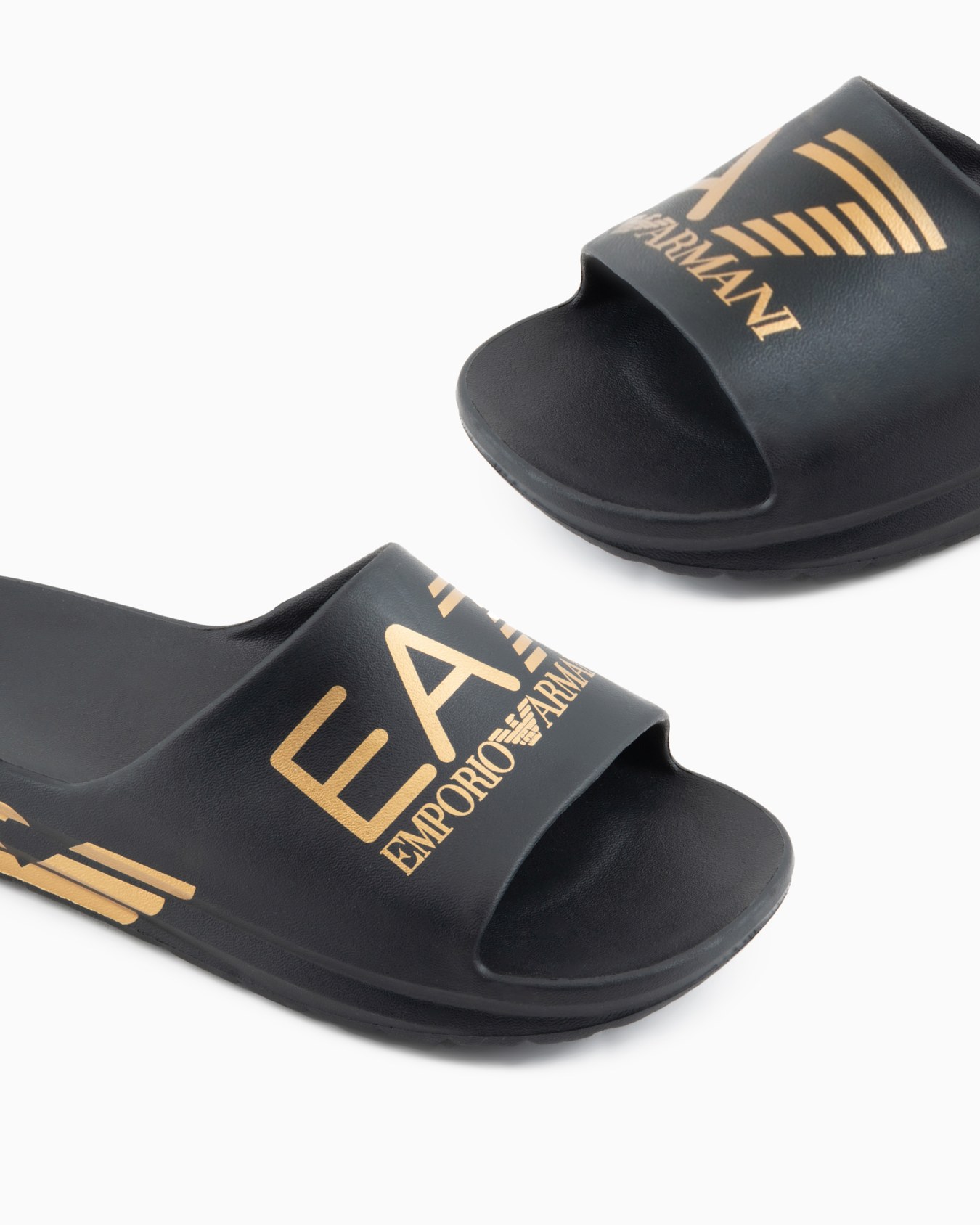 Crusher Distance slides with oversized logo Slide 4