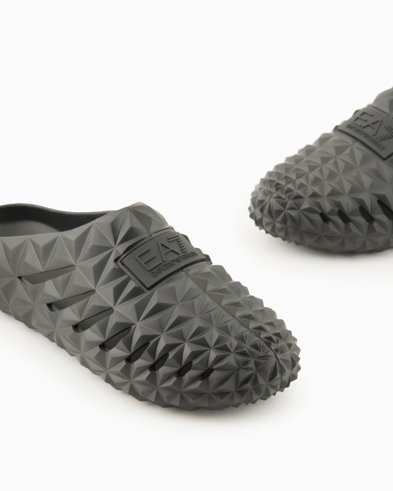 Sandalias con motivo geométrico tridimensional Diapositiva 4