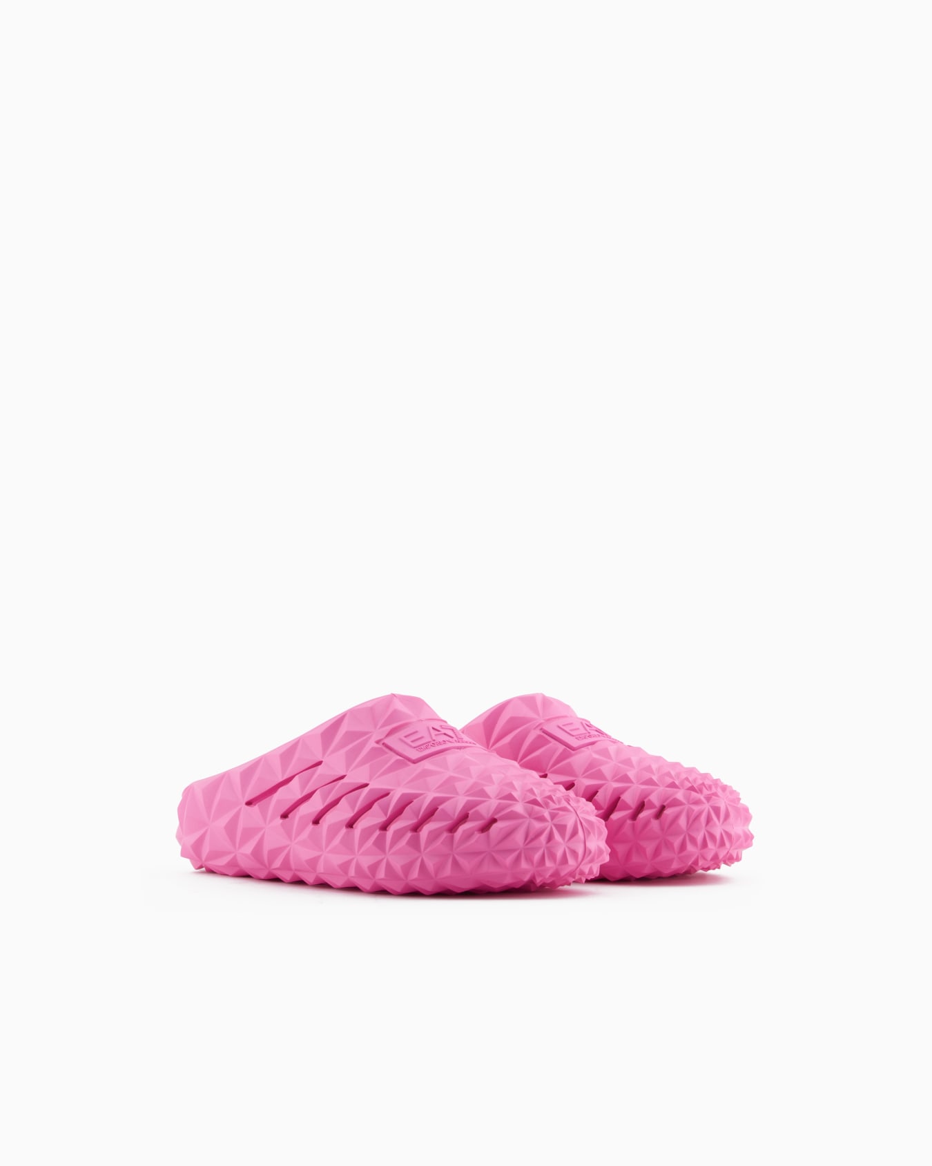 Sliders with a three-dimensional geometric motif Slide 1