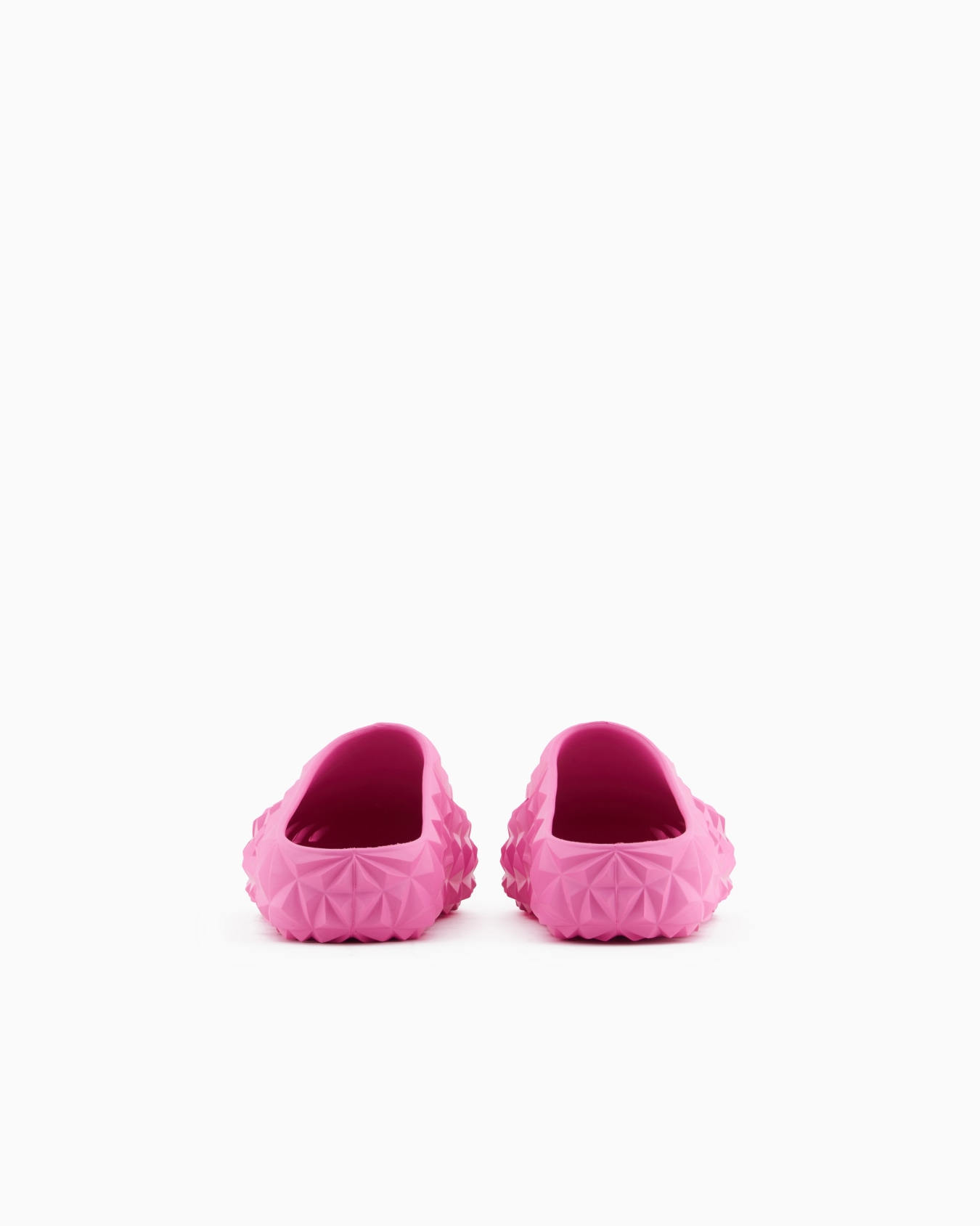 Sliders with a three-dimensional geometric motif Slide 3