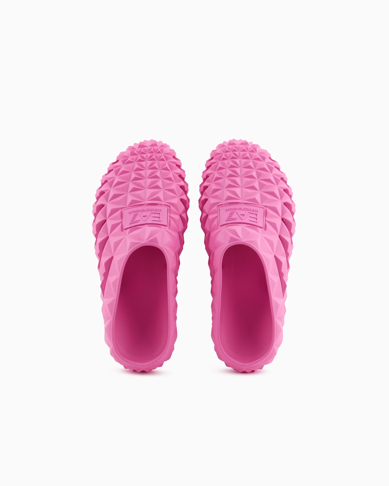 Sliders with a three-dimensional geometric motif Slide 2