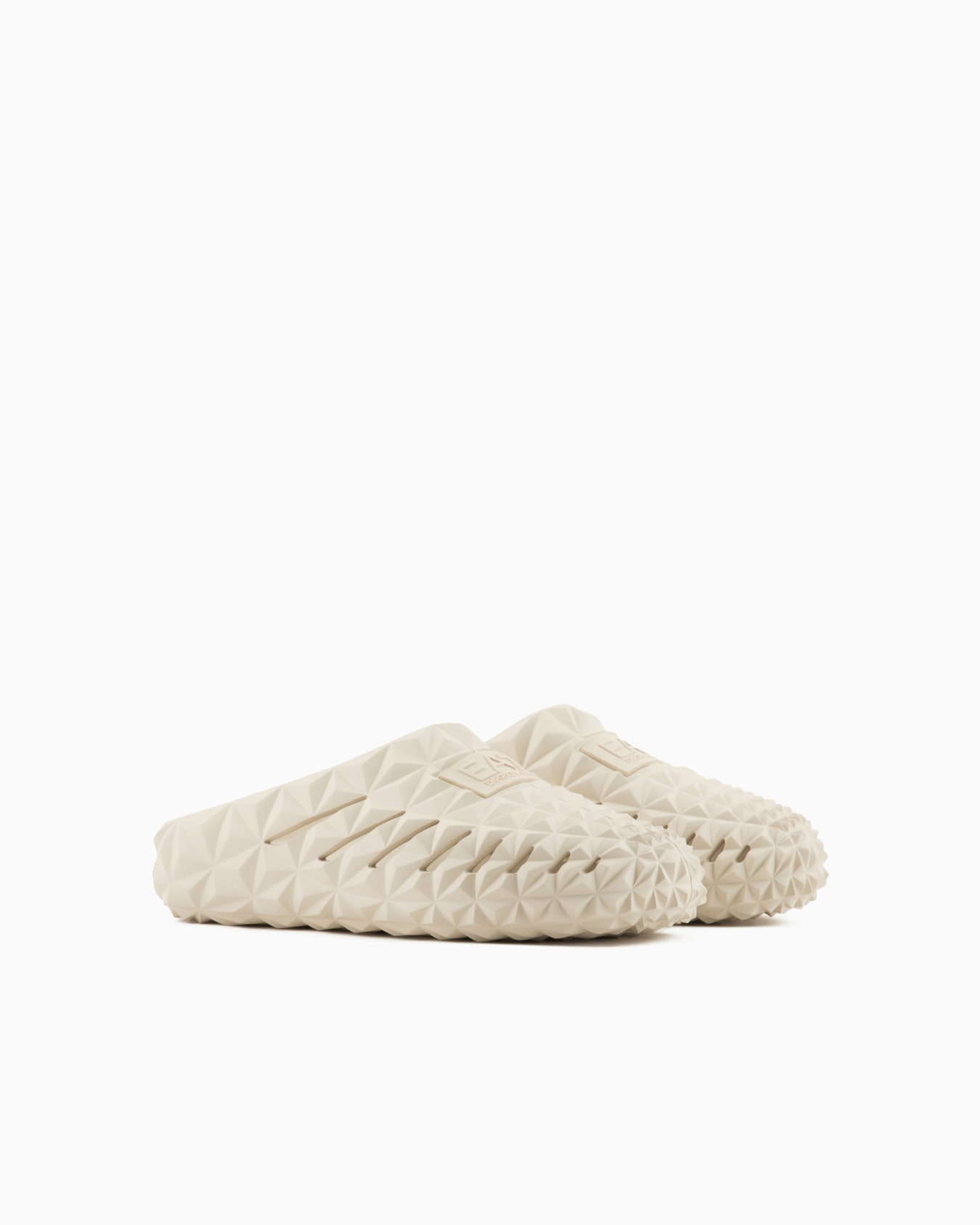 Sliders with a three-dimensional geometric motif Slide 2