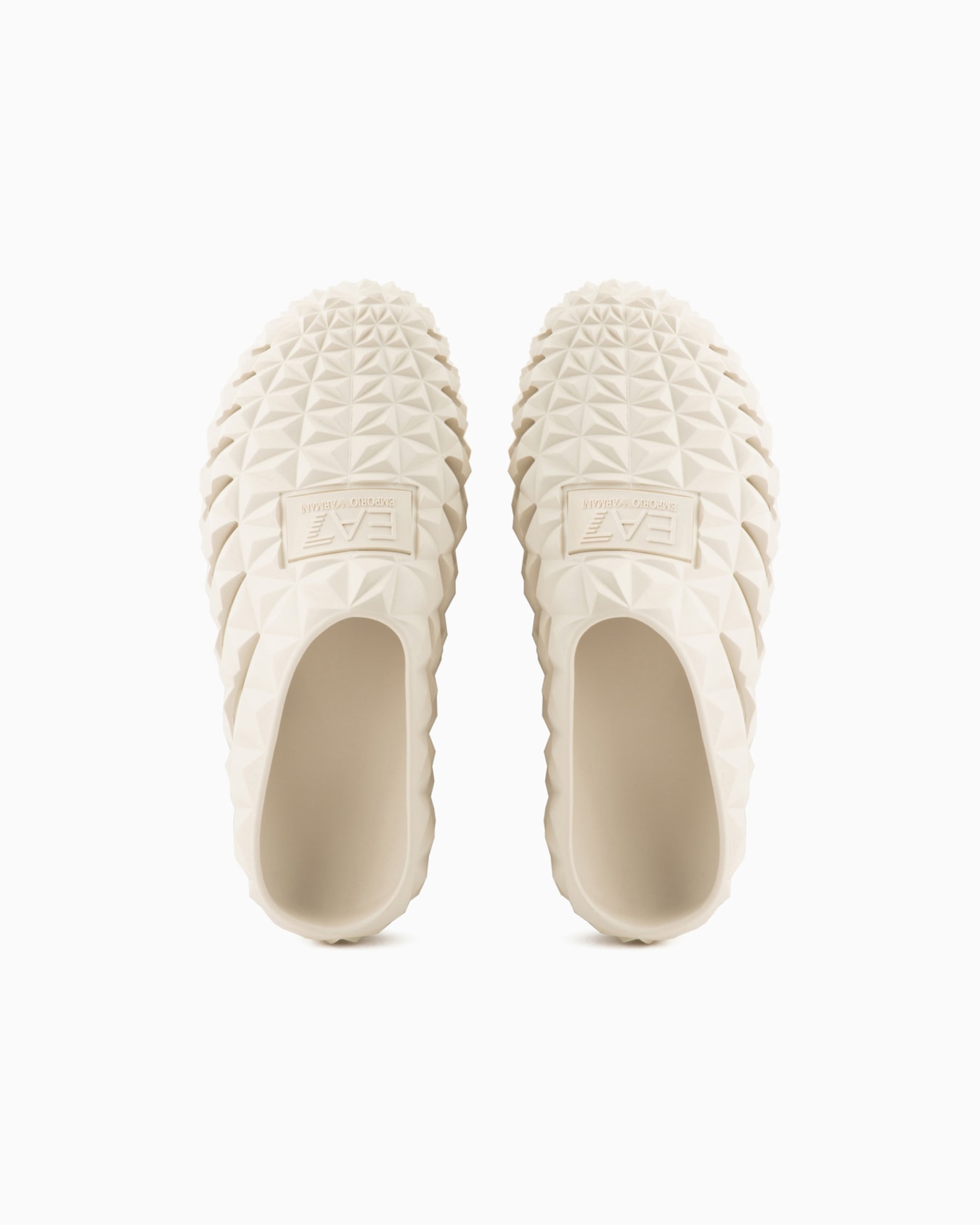 Sliders with a three-dimensional geometric motif Slide 4