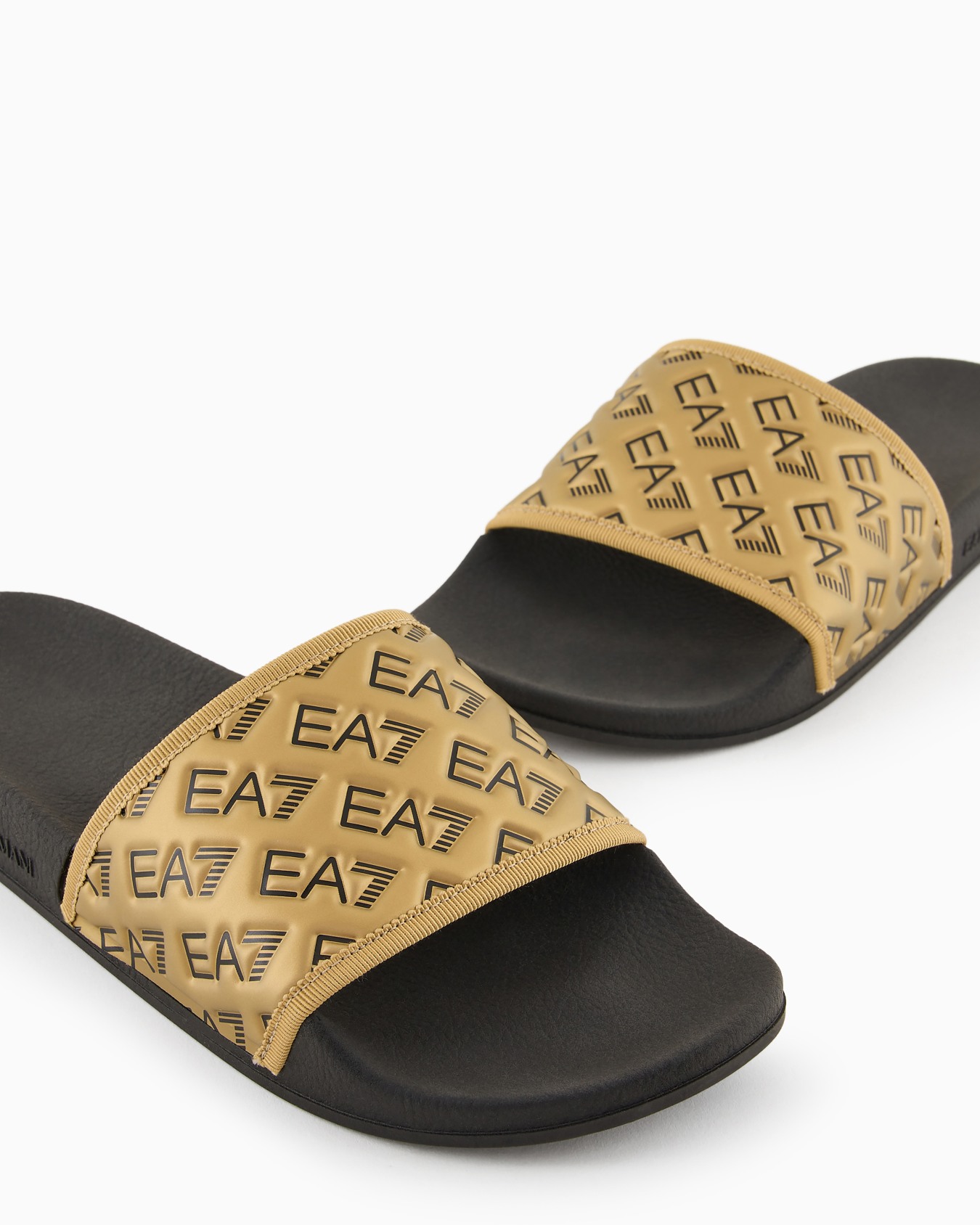 Slides with all-over logo Slide 1