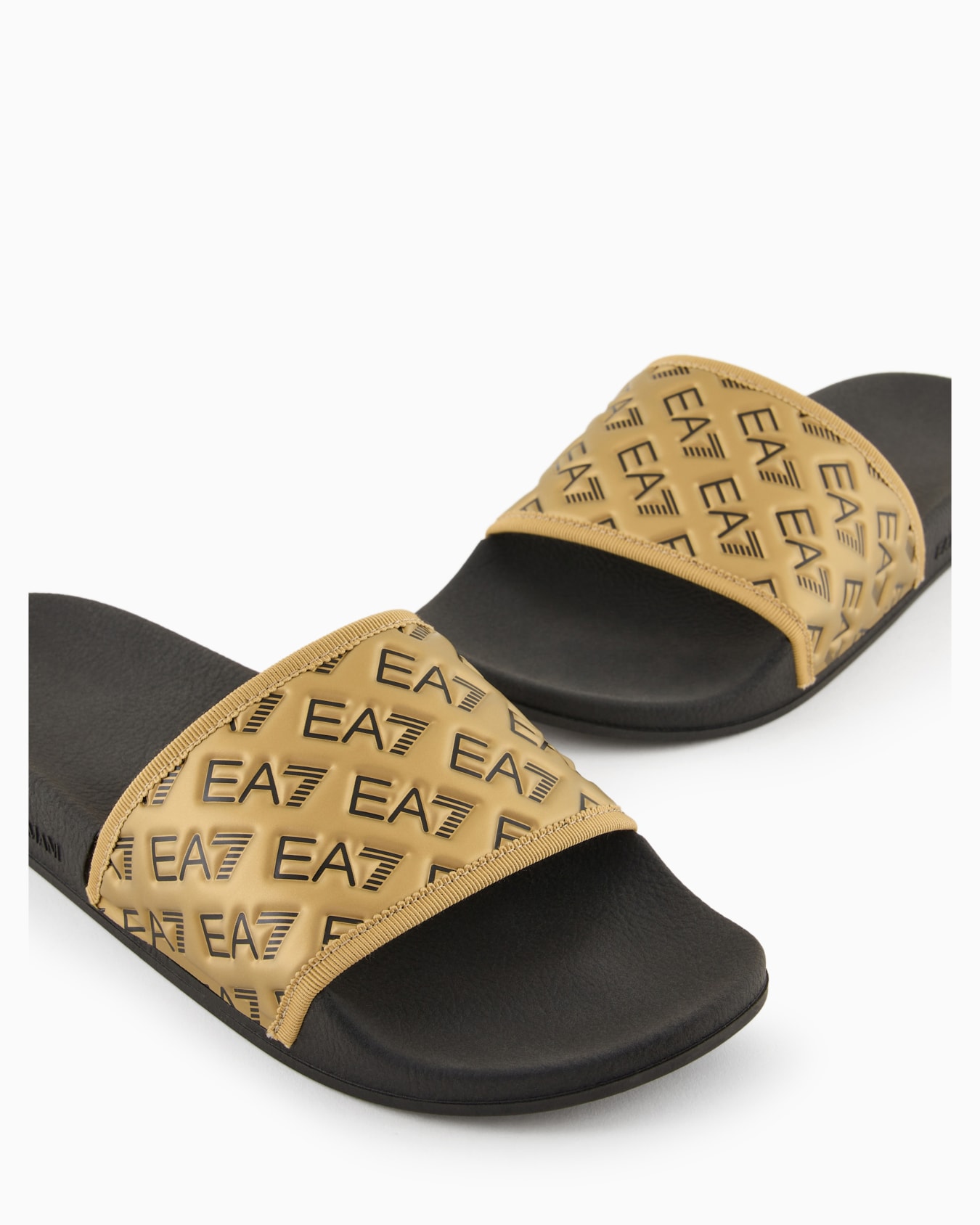 Slides with all-over logo Slide 1