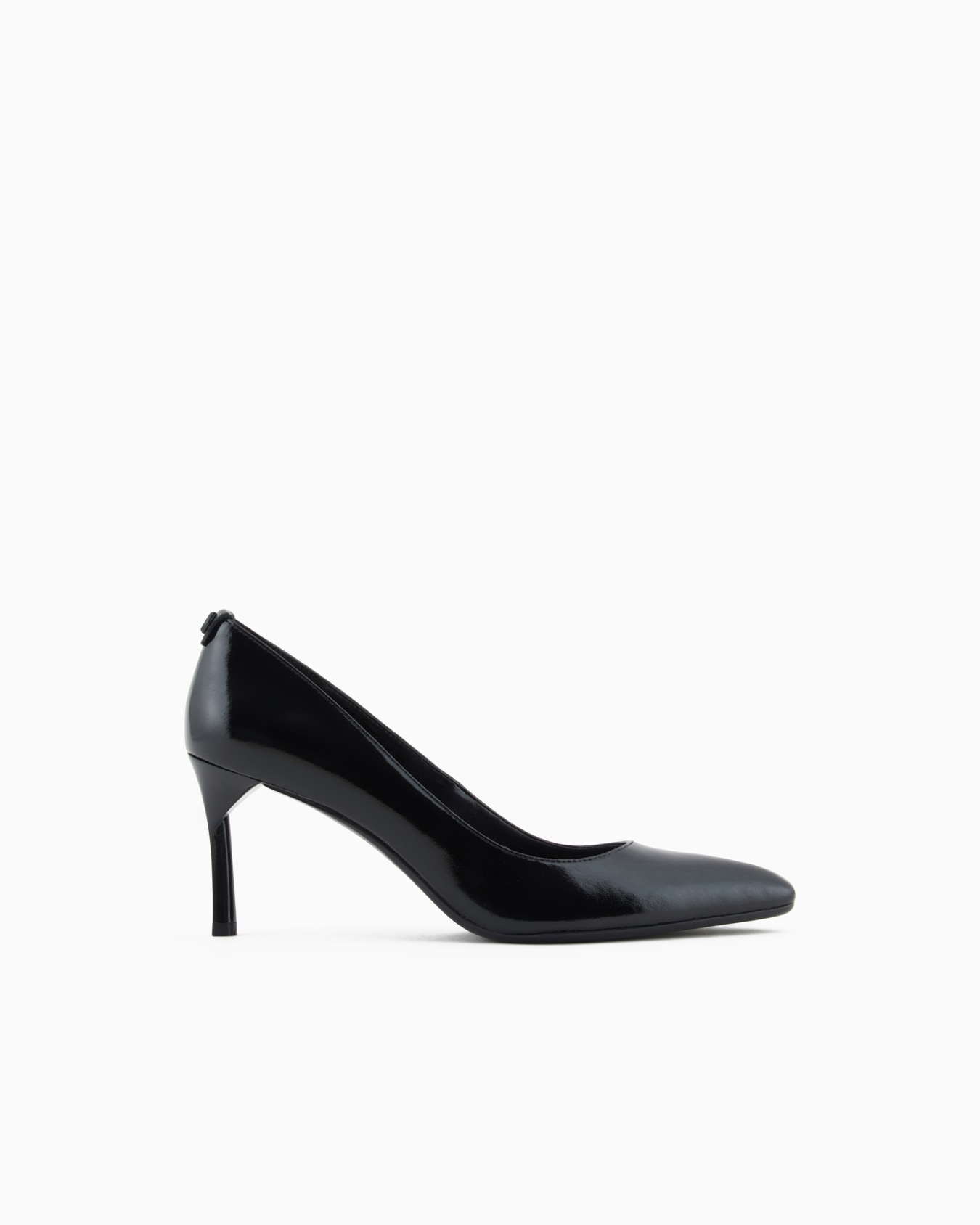 Zapatos de tacón de piel súper brillantes. Diapositiva 0
