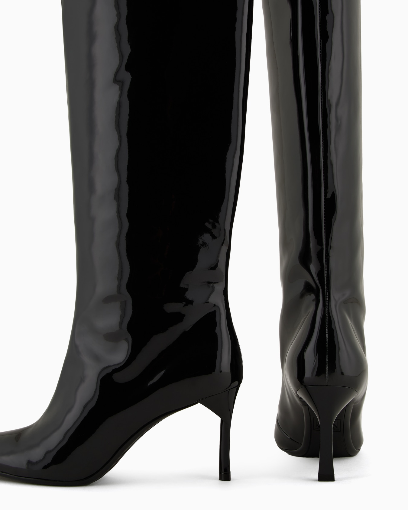 Botas de charol brillante con tacón. Diapositiva 3
